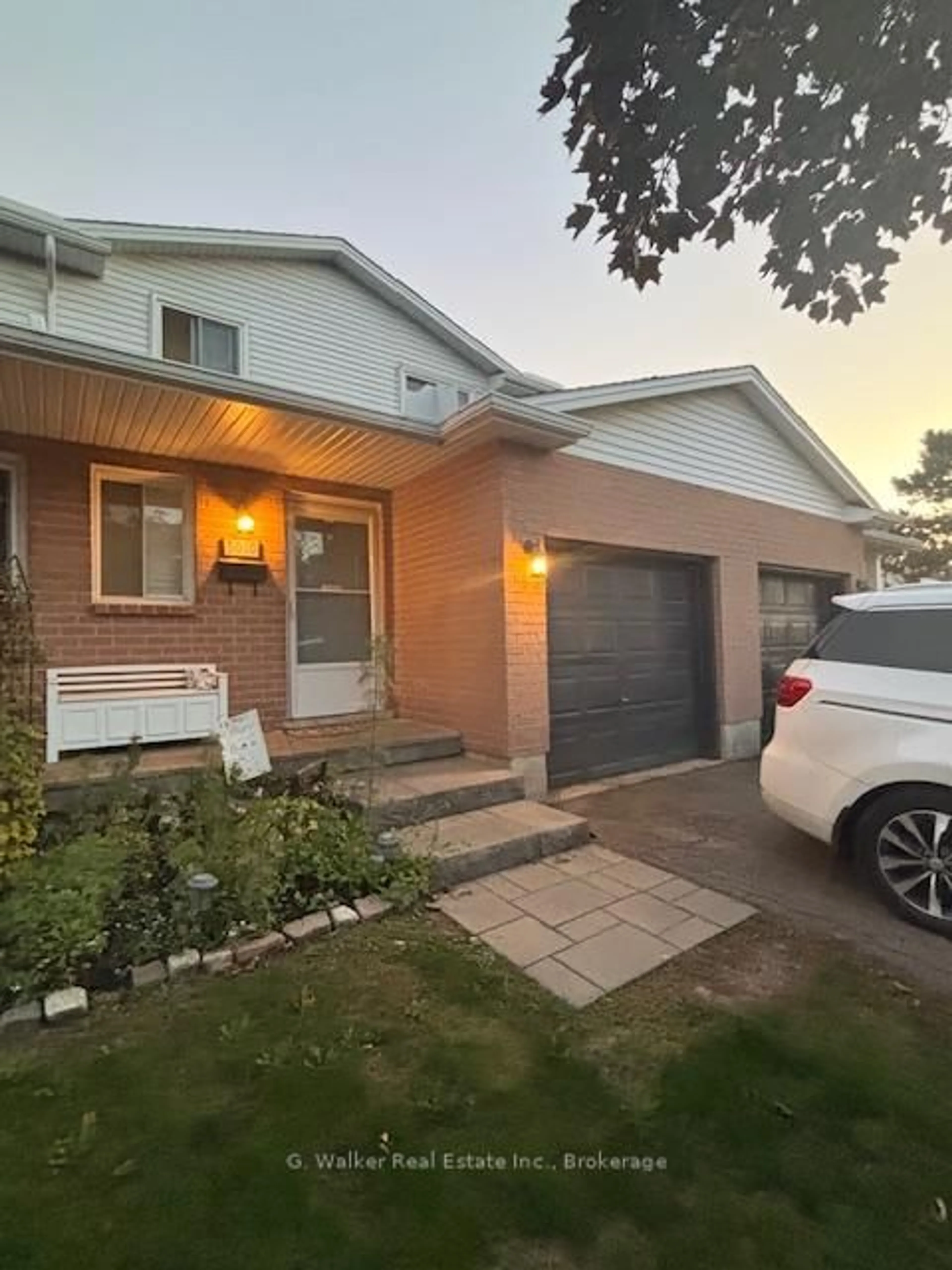 Home with brick exterior material, street for 5010 Friesen Blvd, Lincoln Ontario L0R 1B5