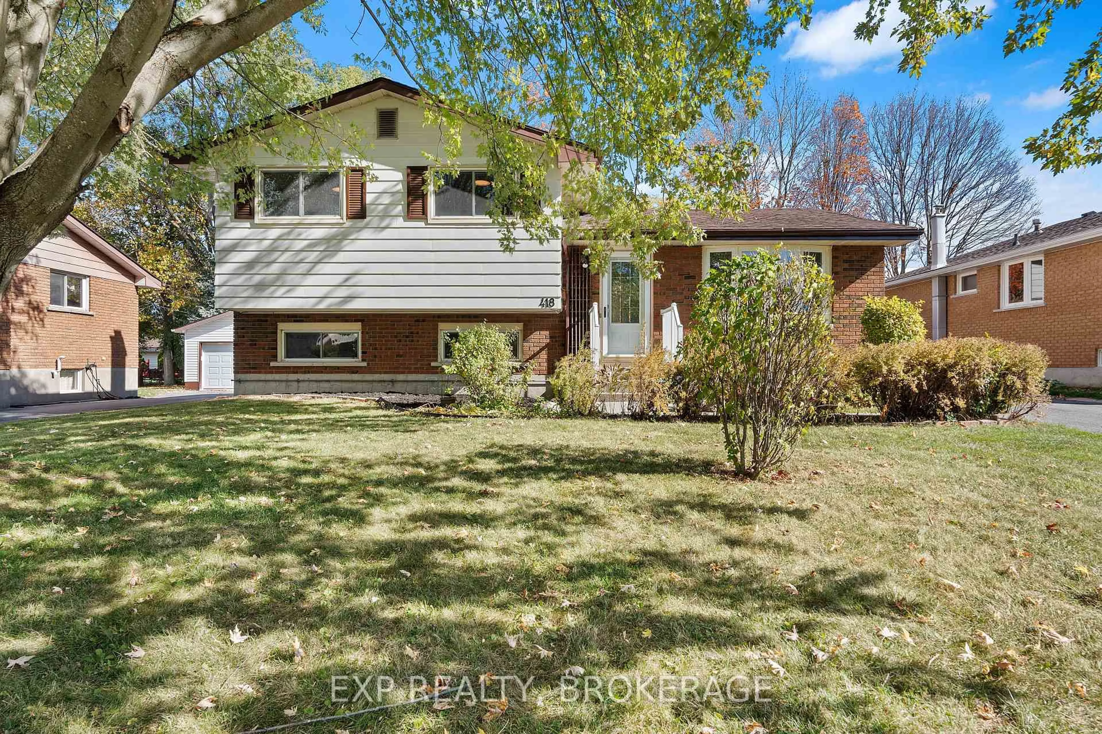 A pic from outside/outdoor area/front of a property/back of a property/a pic from drone, street for 418 KNIGHTSBRIDGE Rd, Kingston Ontario K7M 5S7