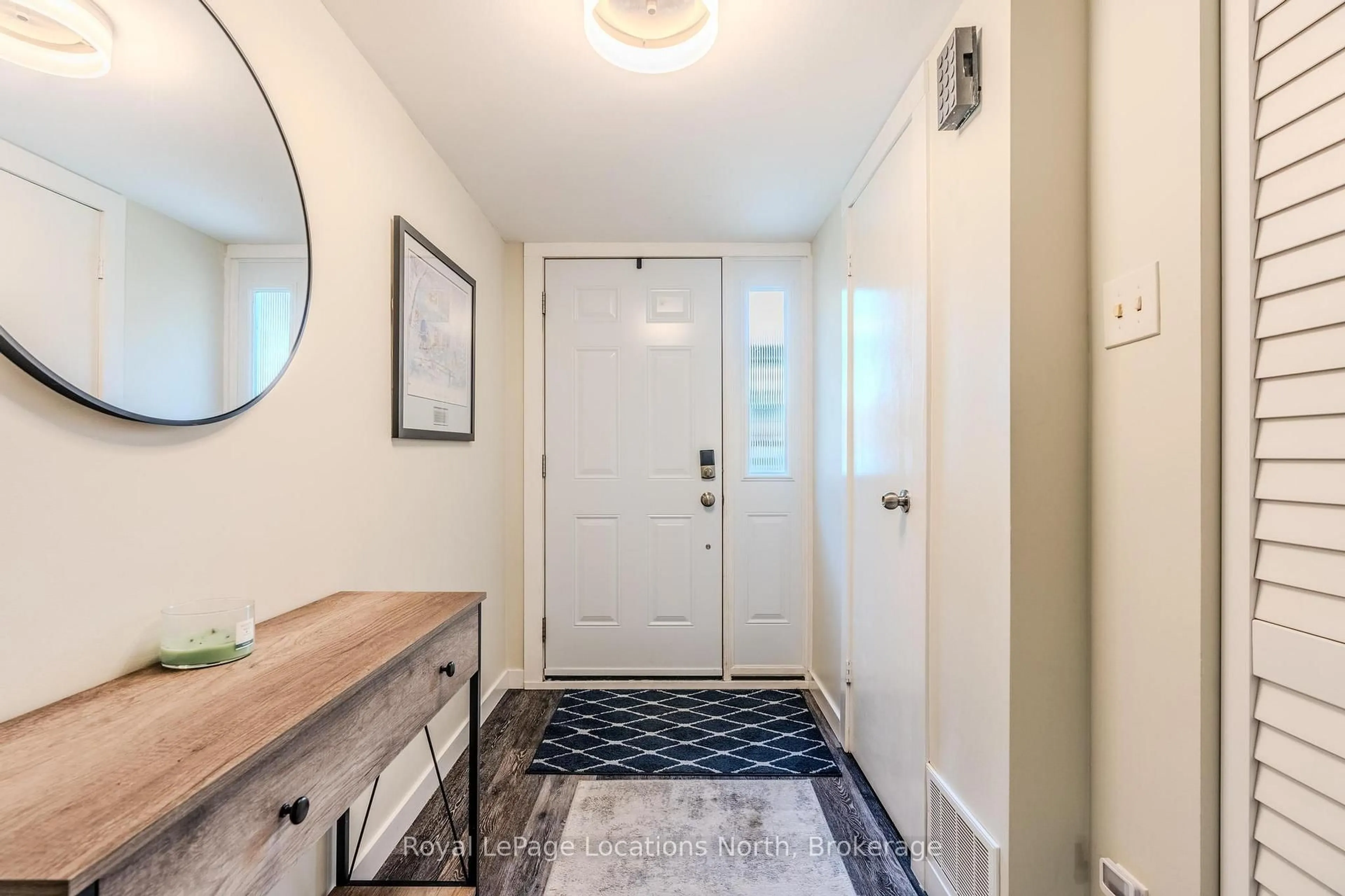 Indoor entryway for 187 Grulke St, Kitchener Ontario N2A 2S6