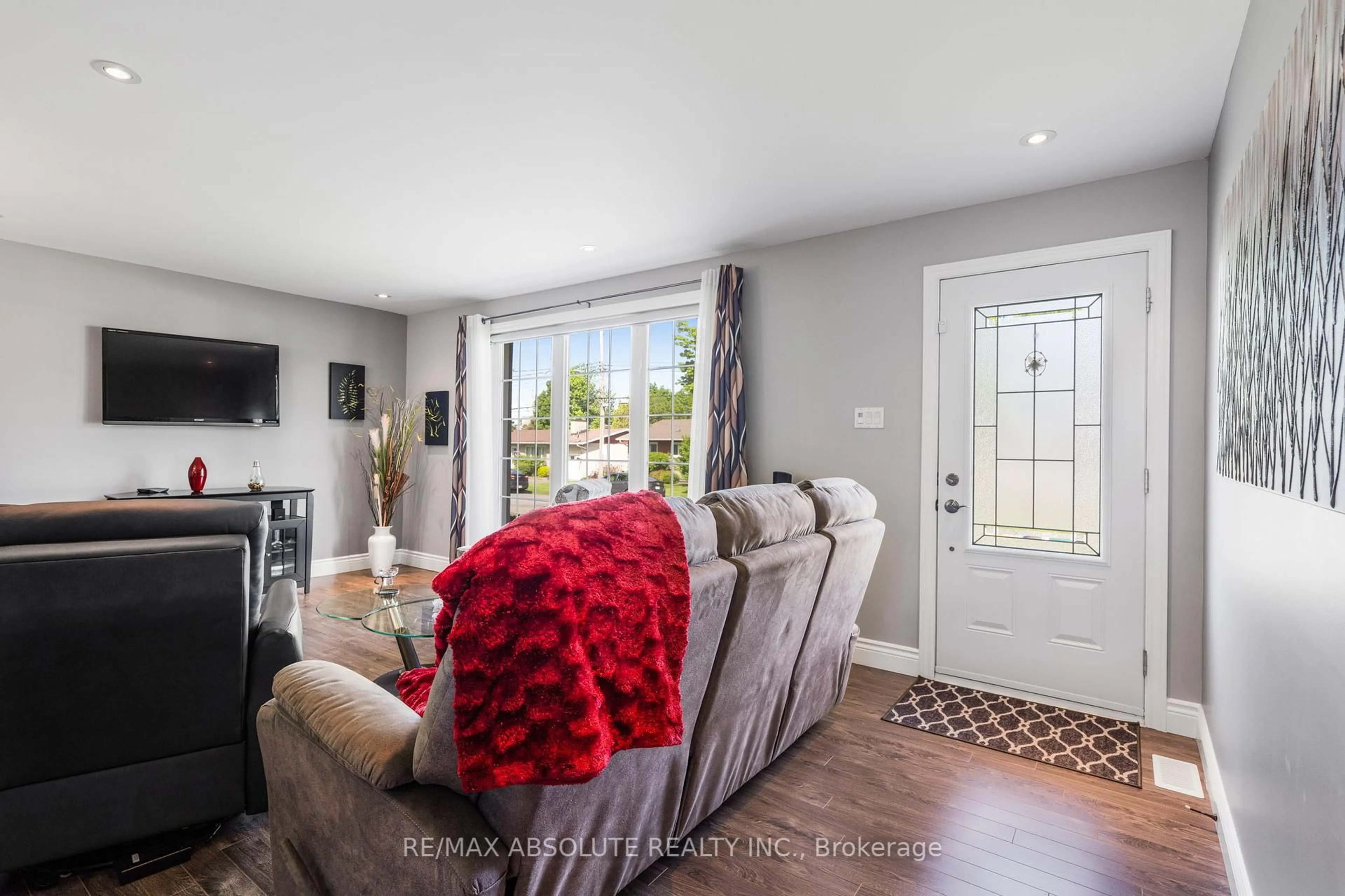 Living room with furniture, unknown for 1727 Chene St, Clarence-Rockland Ontario K4K 1K5