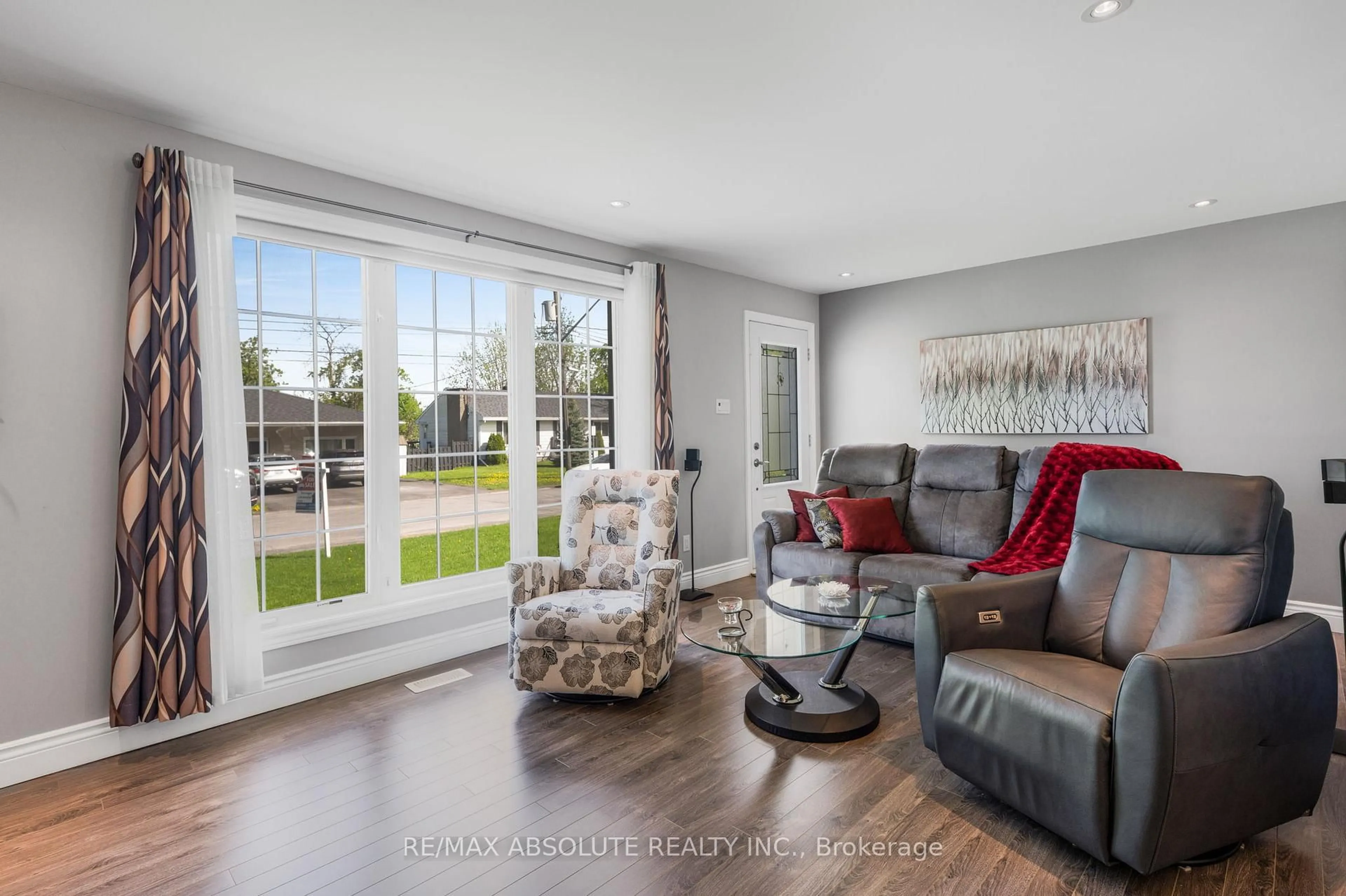 Living room with furniture, unknown for 1727 Chene St, Clarence-Rockland Ontario K4K 1K5