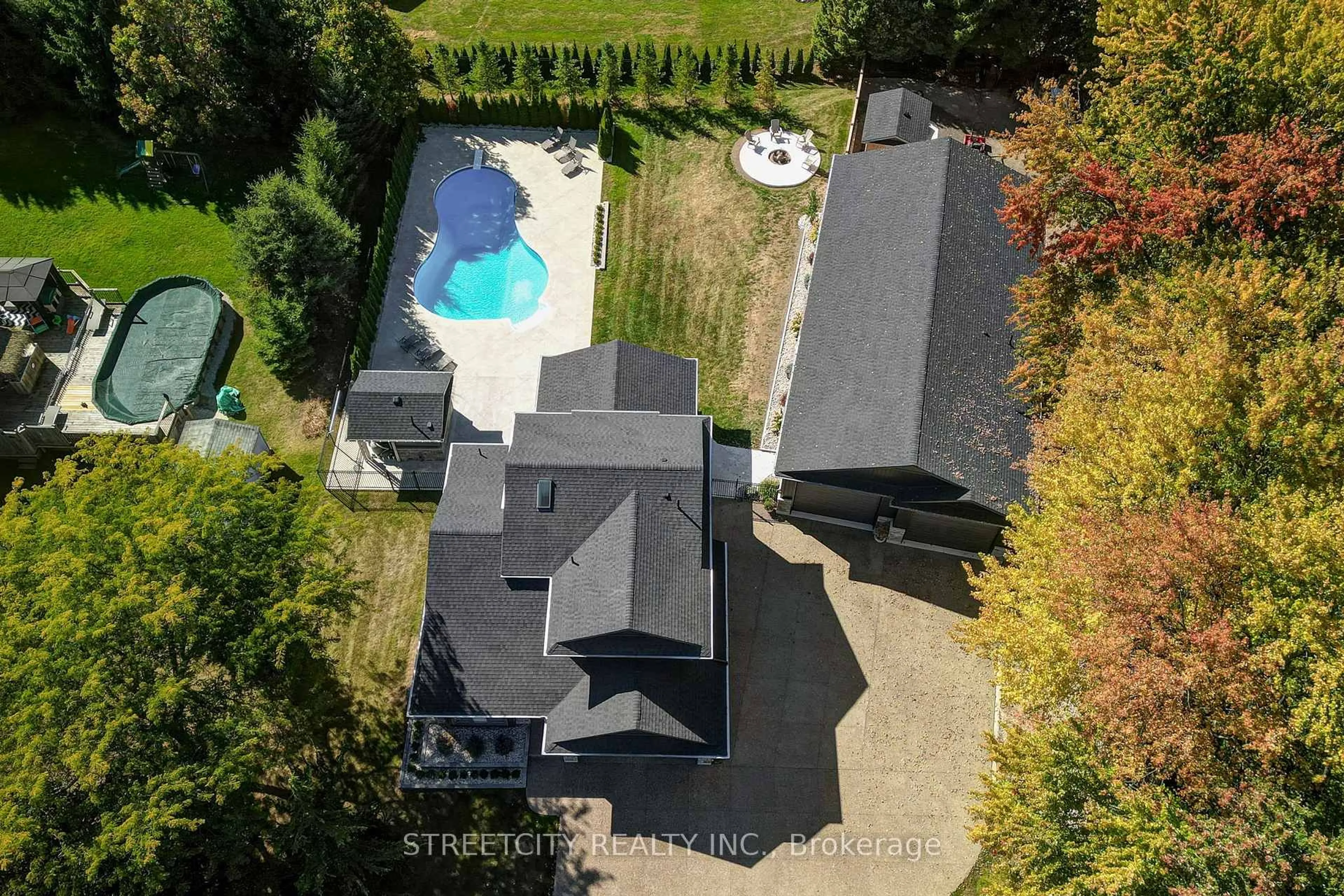 A pic from outside/outdoor area/front of a property/back of a property/a pic from drone, street for 10425 Talbotville Gore Rd, Southwold Ontario N0L 2K0