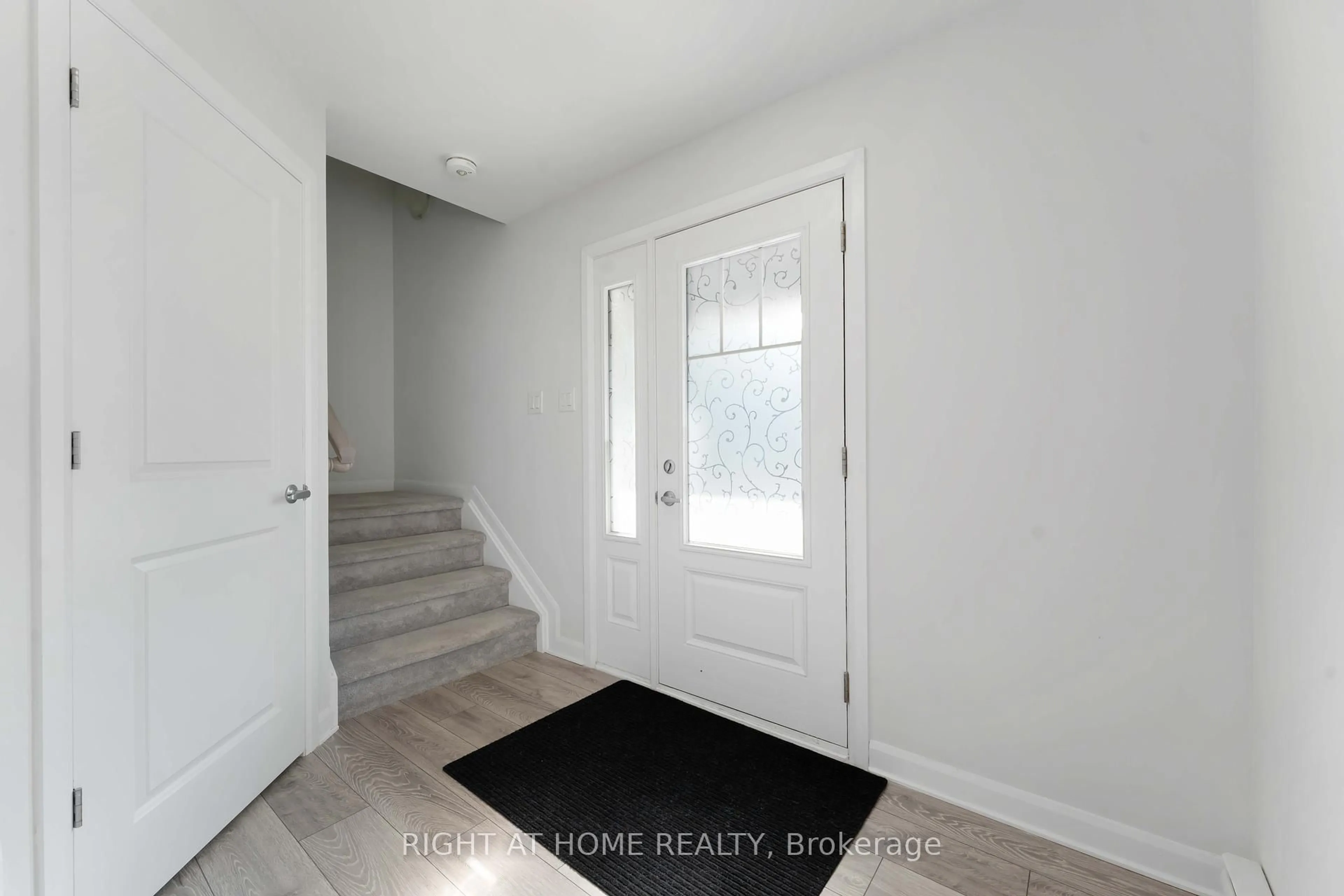 Indoor entryway for 214 Attwell Private, Ottawa Ontario K2K 0P6