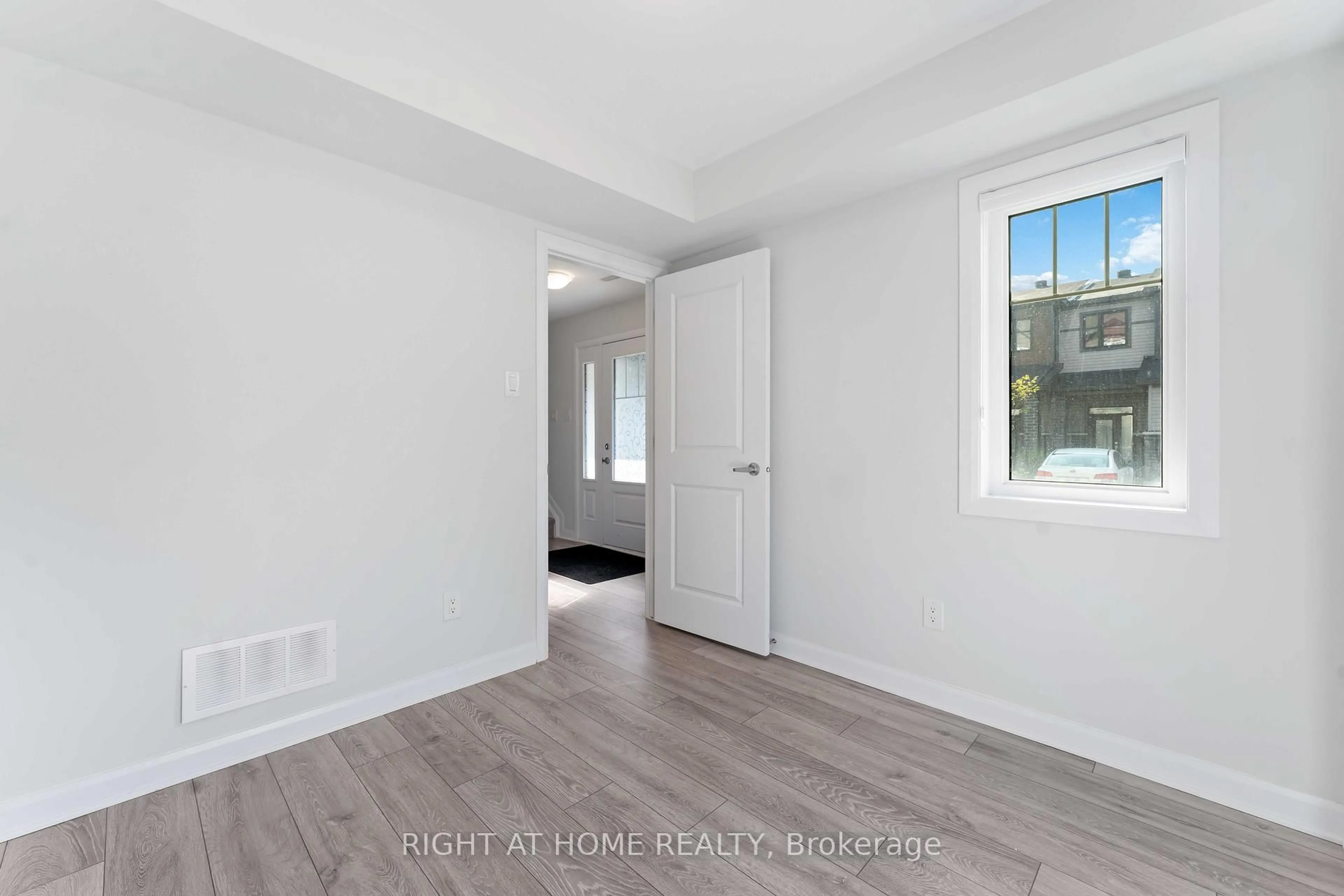 A pic of a room for 214 Attwell Private, Ottawa Ontario K2K 0P6