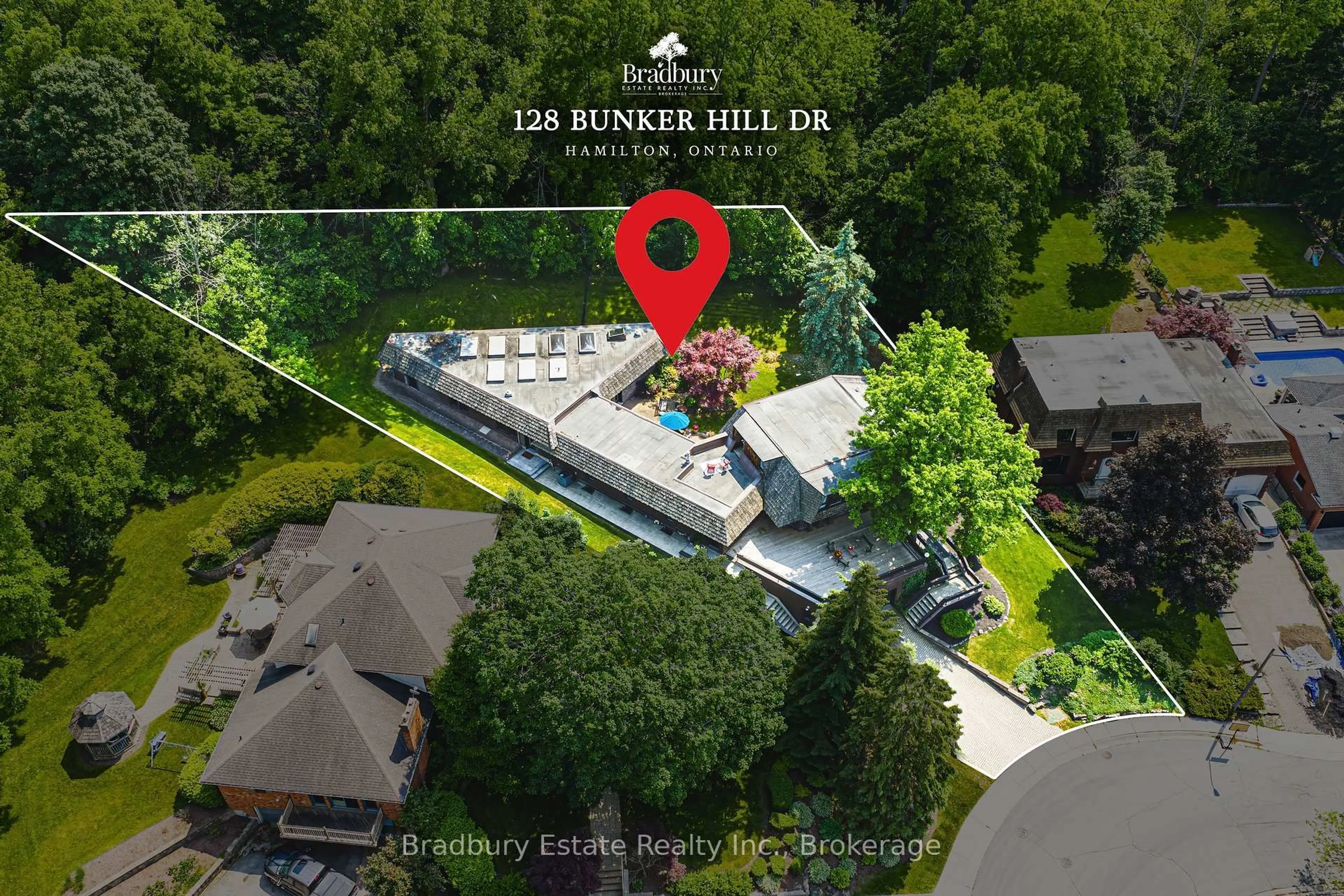 A pic from outside/outdoor area/front of a property/back of a property/a pic from drone, building for 128 Bunker Hill Dr, Hamilton Ontario L8K 5X5