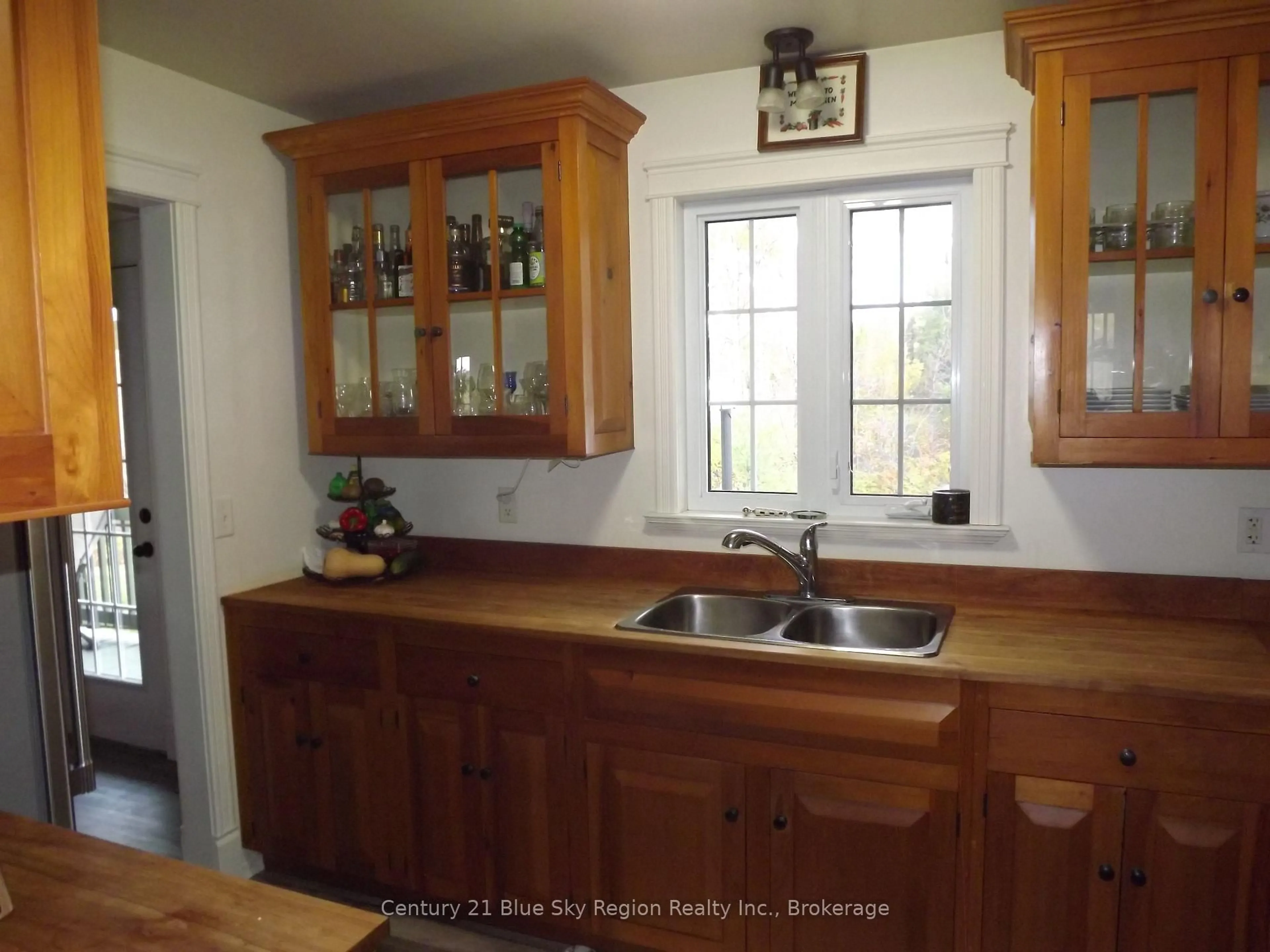Standard kitchen, unknown for 1846 Highway 17, East Ferris Ontario P0H 1K0