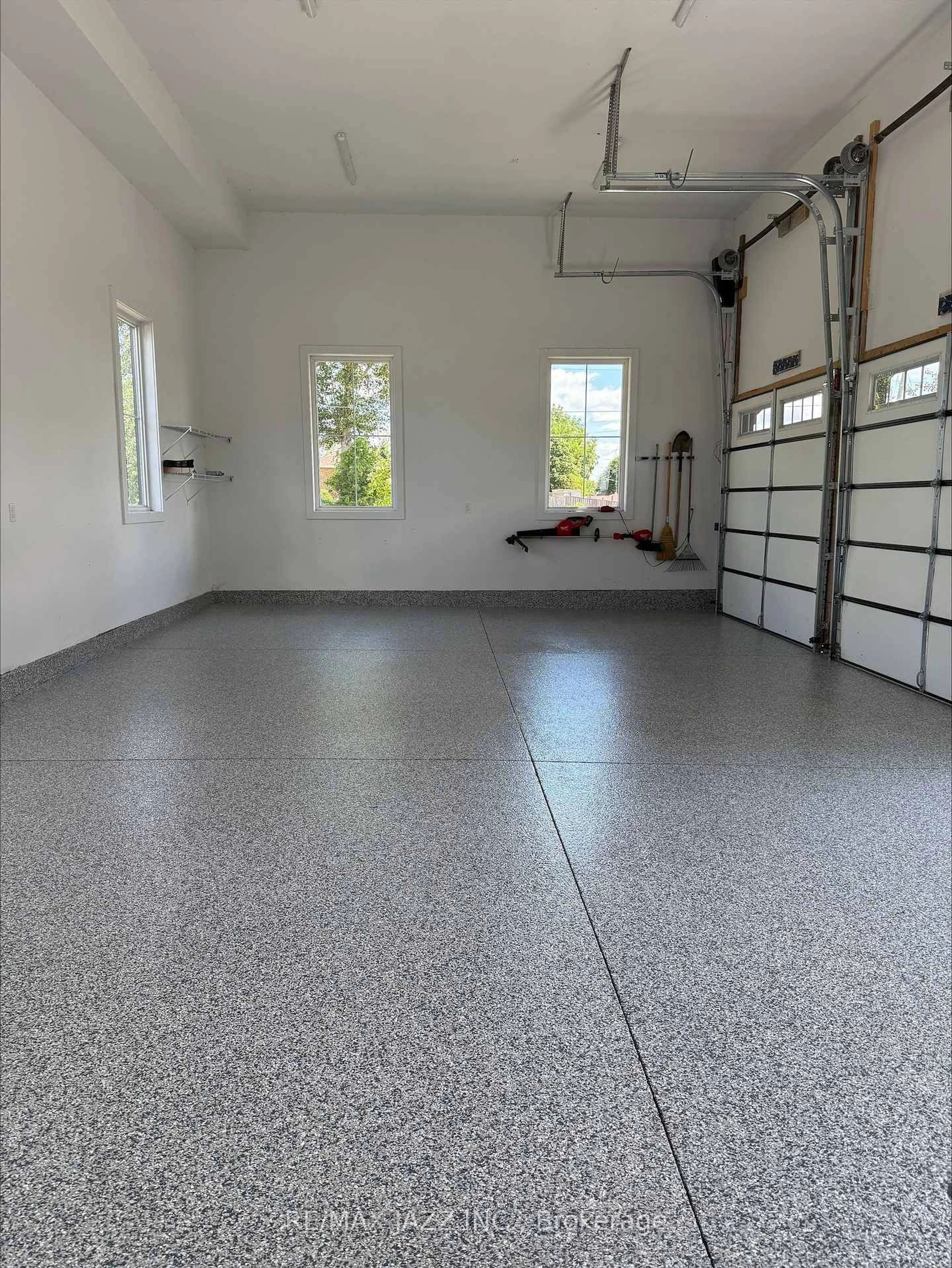 Indoor garage for 48 Pleasant View Cres, Kawartha Lakes Ontario K0M 2C0