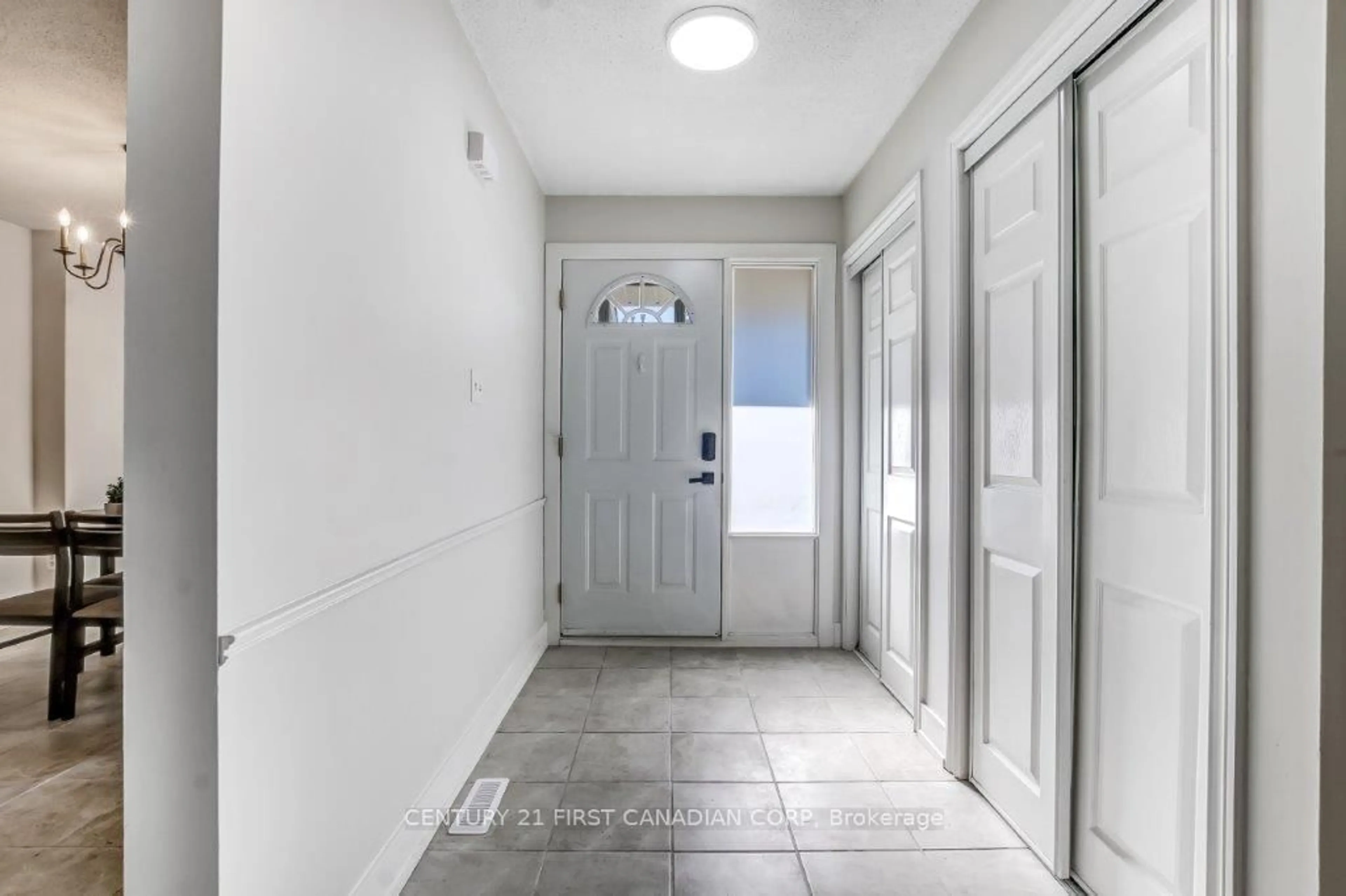 Indoor entryway for 590 Millbank Dr #12, London South Ontario N6E 2H2