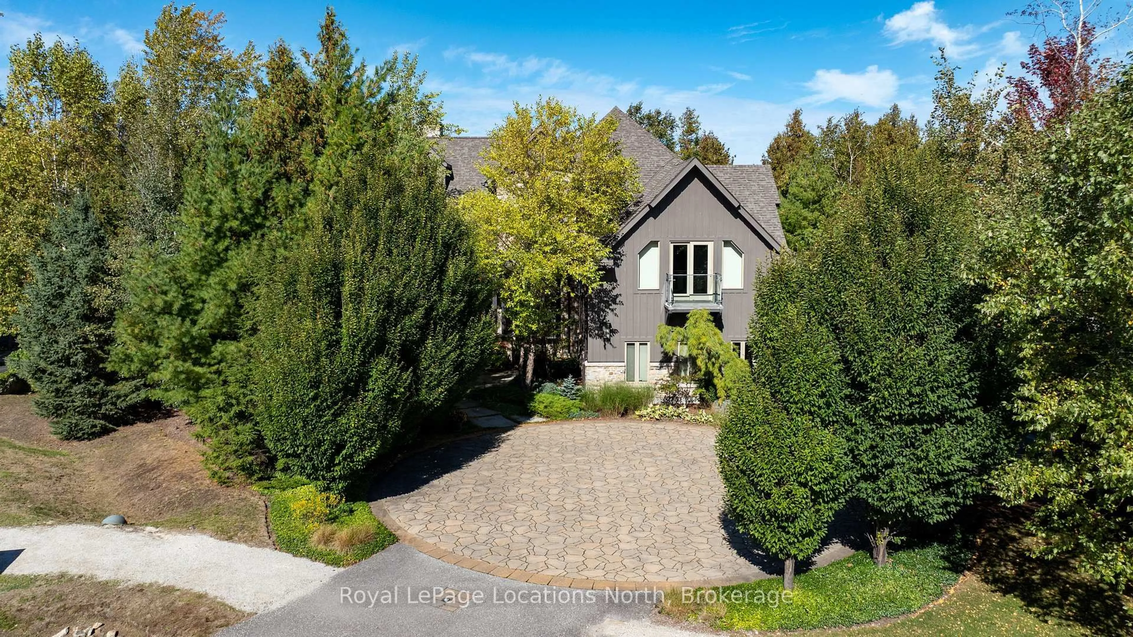 A pic from outside/outdoor area/front of a property/back of a property/a pic from drone, street for 115 Ellis Dr, Blue Mountains Ontario N0H 1J0