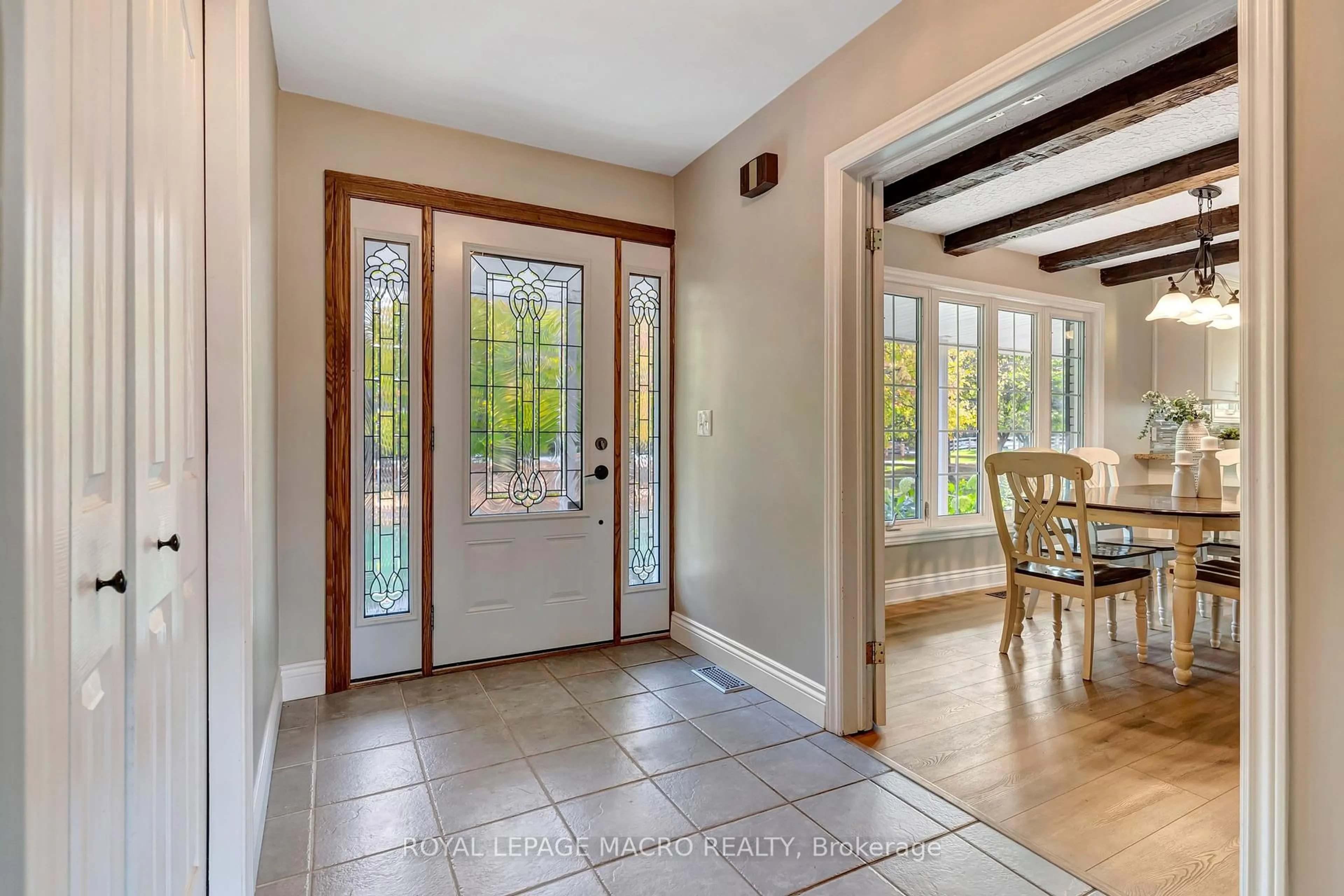 Indoor entryway for 6692 Gore Rd, Puslinch Ontario N0B 2J0