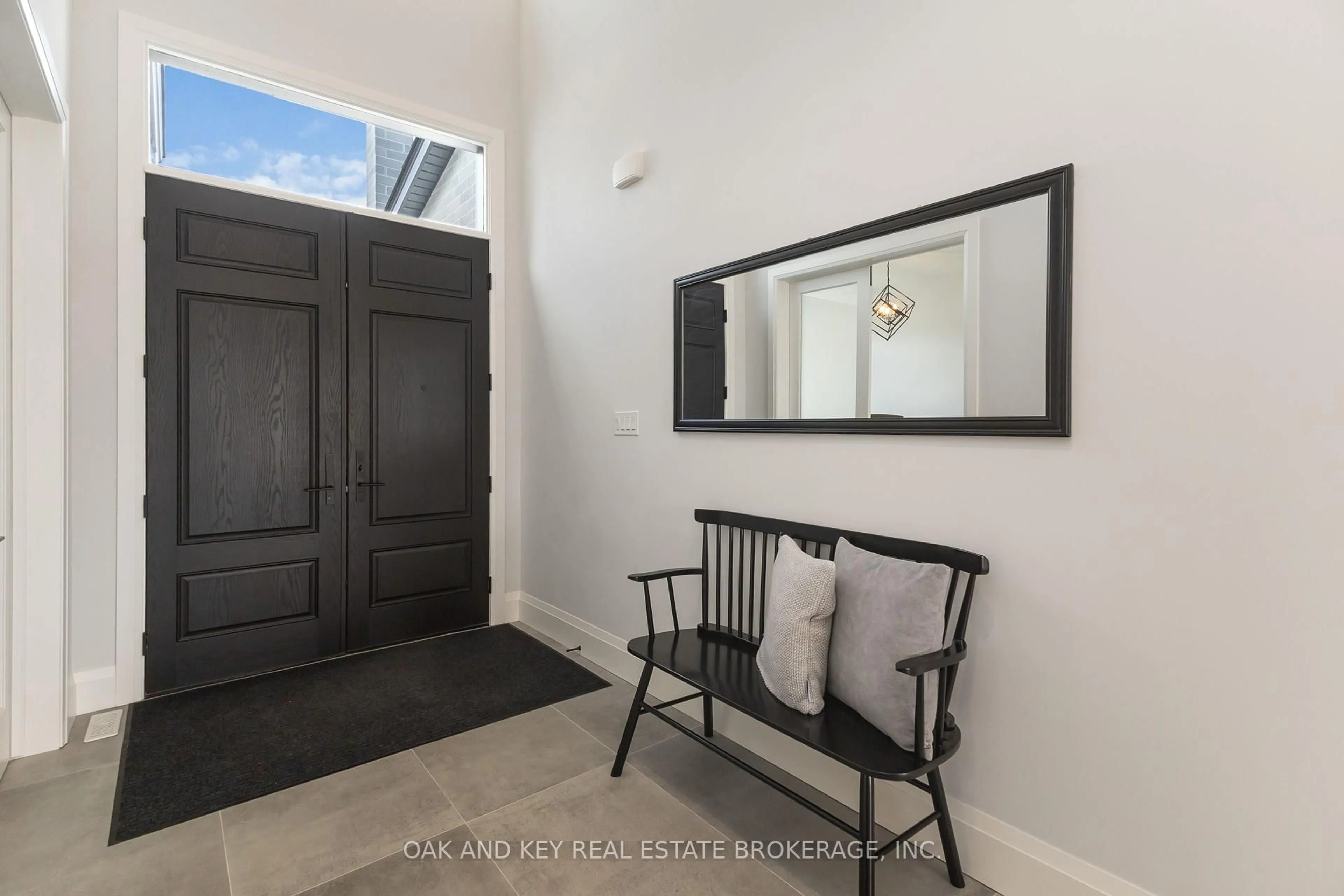 Indoor entryway for 119 DAVENTRY Way, Middlesex Centre Ontario N0L 1R0