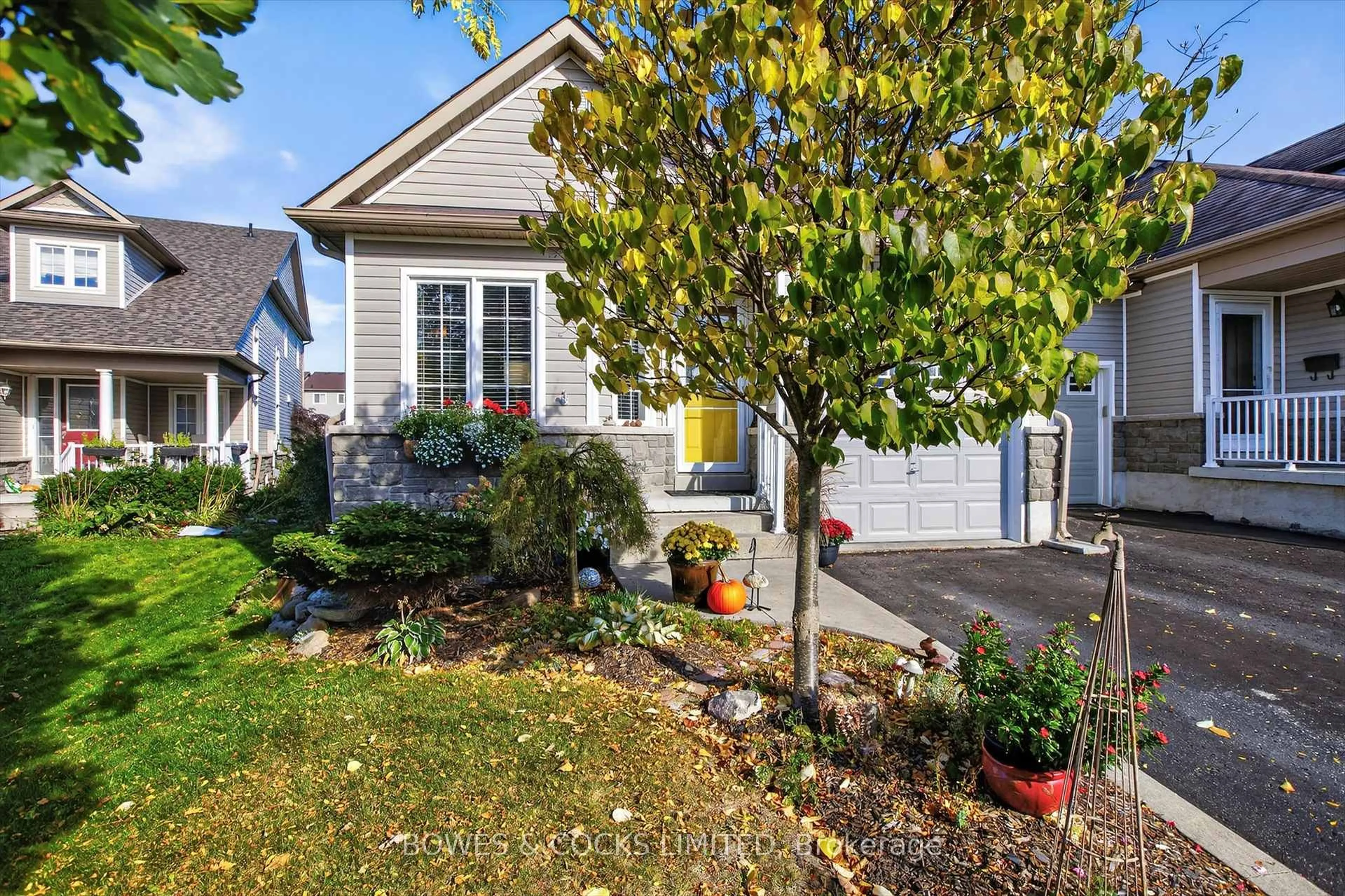 Home with vinyl exterior material, street for 771 Tully Cres, Peterborough Ontario K9K 0A8