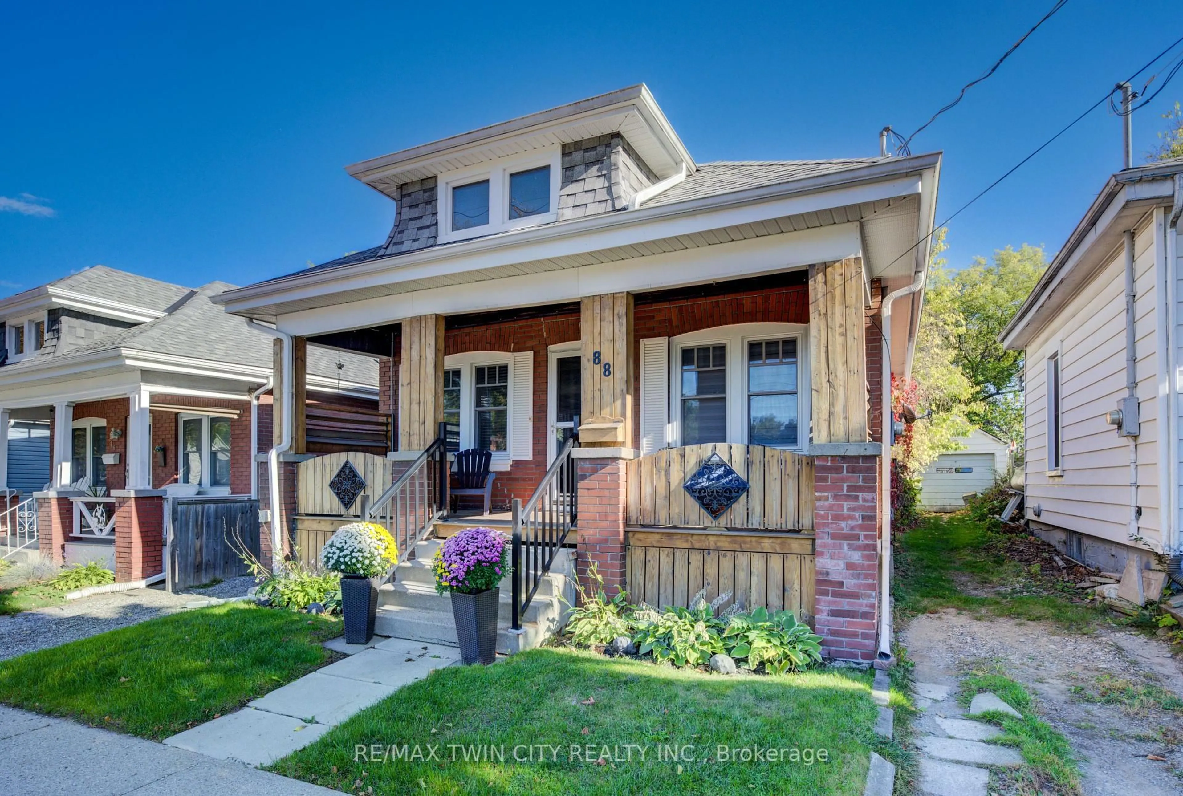 Home with brick exterior material, street for 88 WALNUT St, Brantford Ontario N3T 1H4