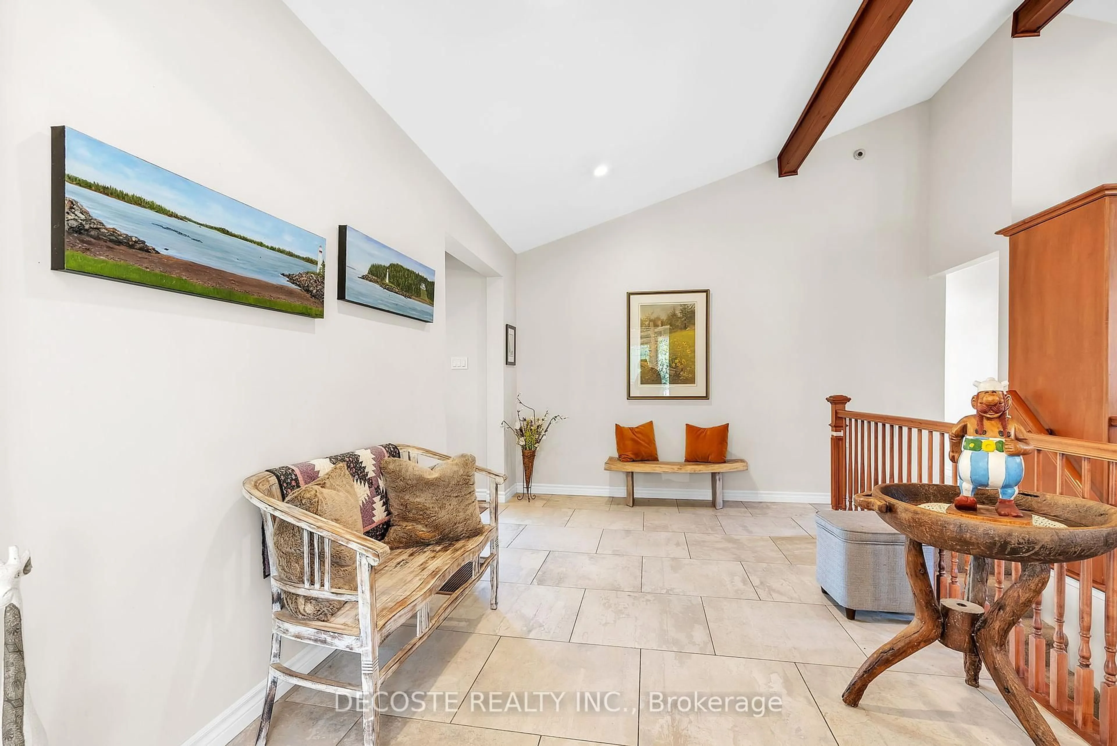 Indoor foyer for 21275 MCCORMICK Rd, North Glengarry Ontario K0C 1A0