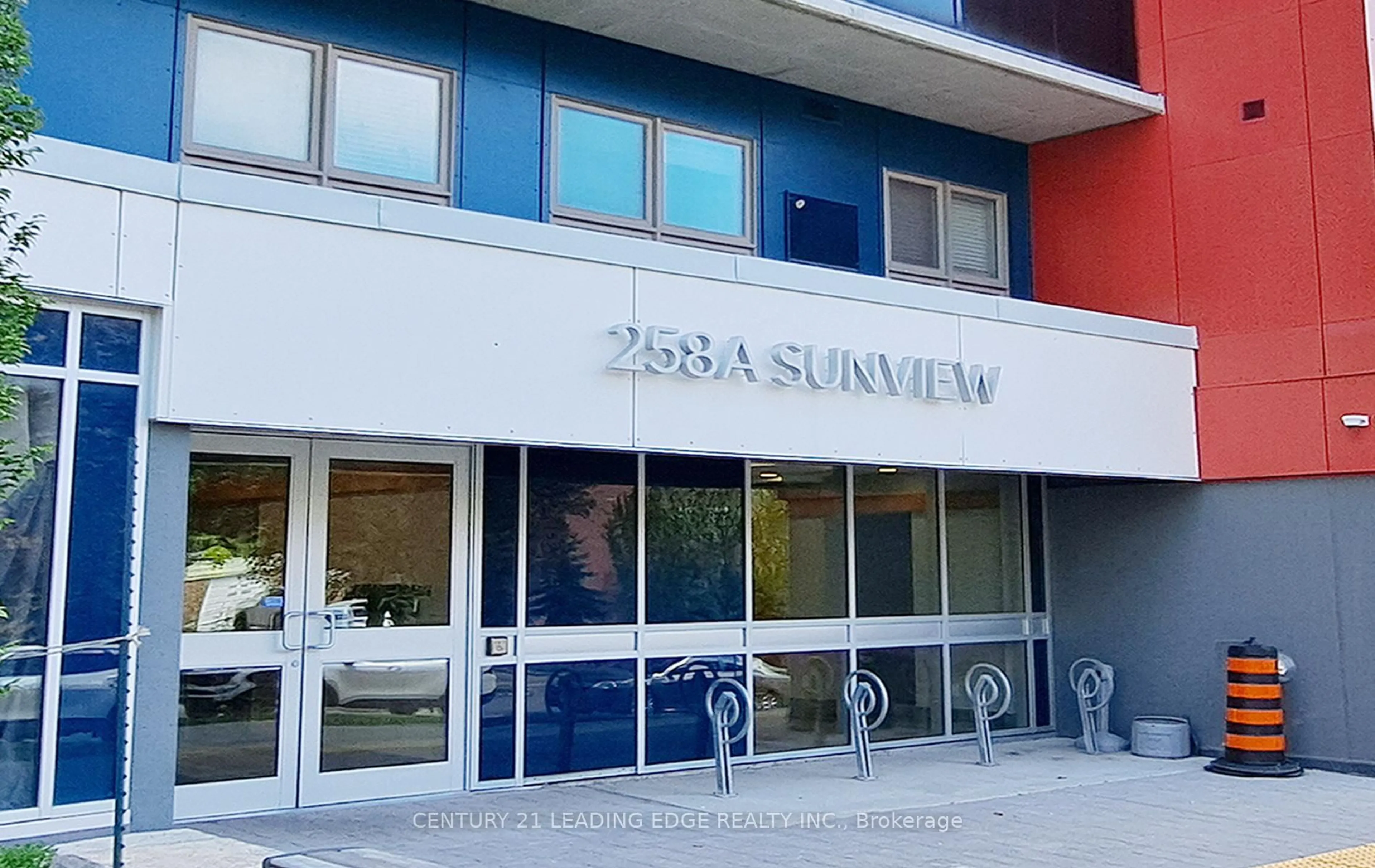 Indoor foyer for 258A SUNVIEW St #138, Waterloo Ontario N2L 0H6