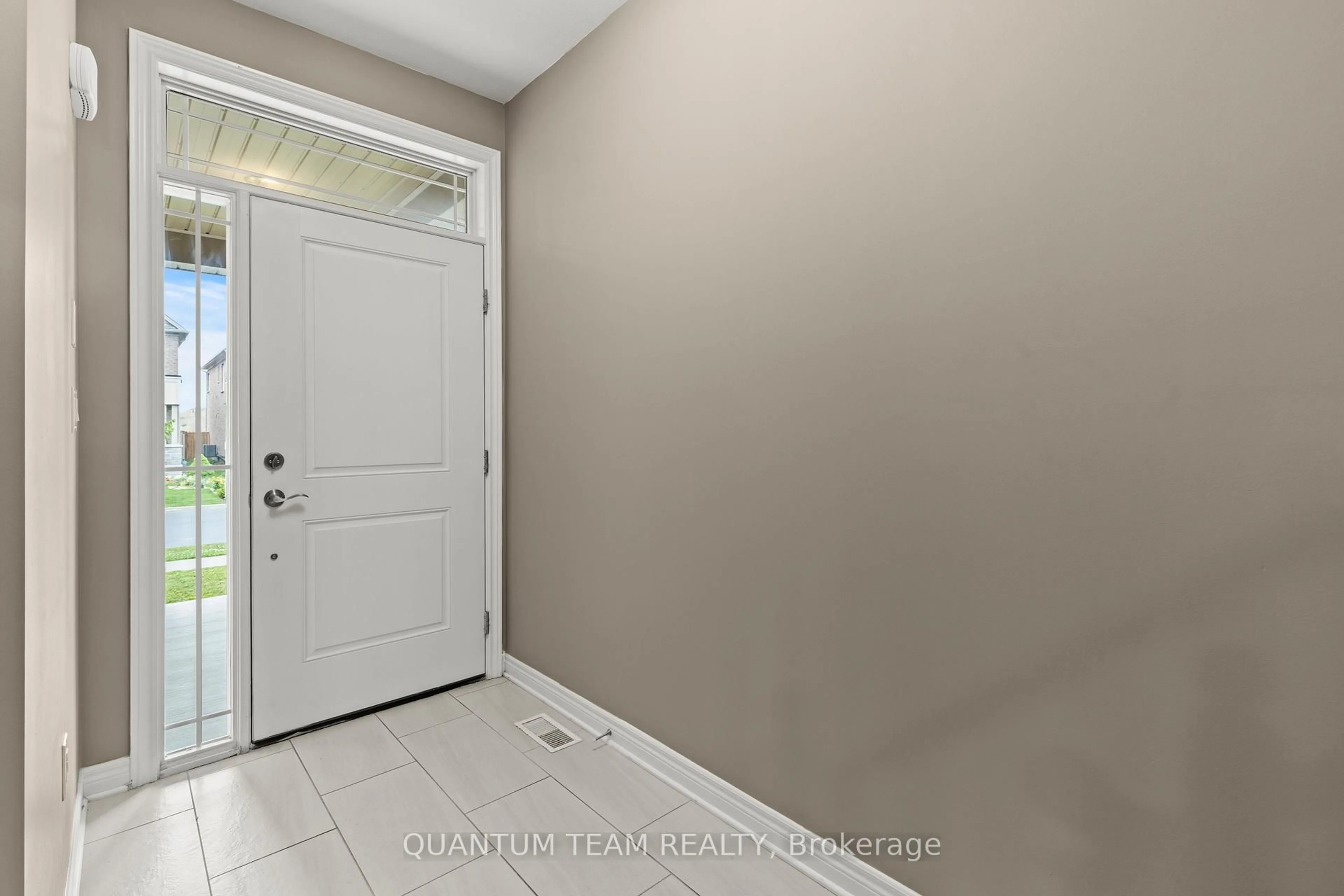 Indoor entryway for 86 Homestead Way, Thorold Ontario L2V 0J8