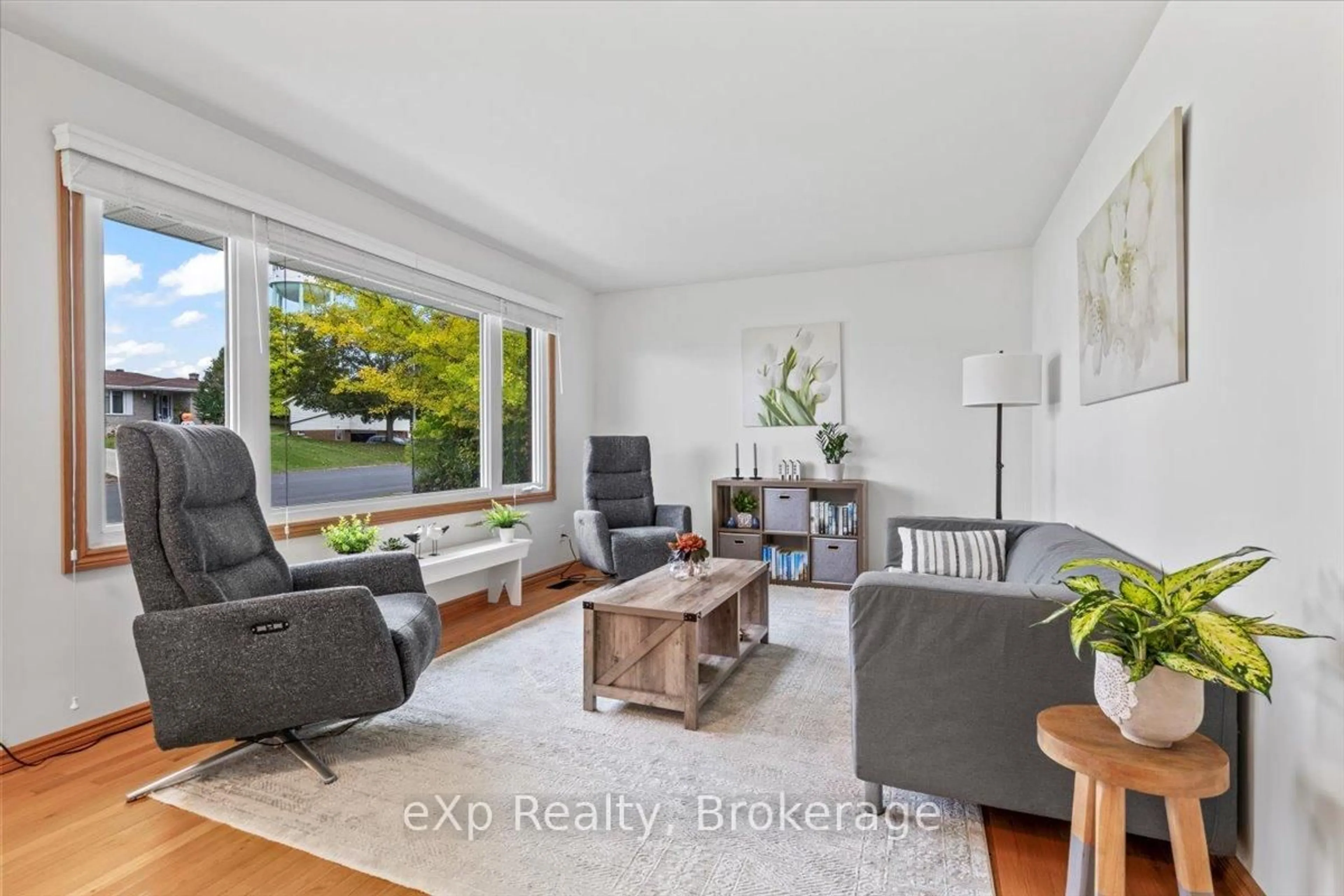 Living room with furniture, unknown for 158 6th Ave, Hanover Ontario N4N 2E4
