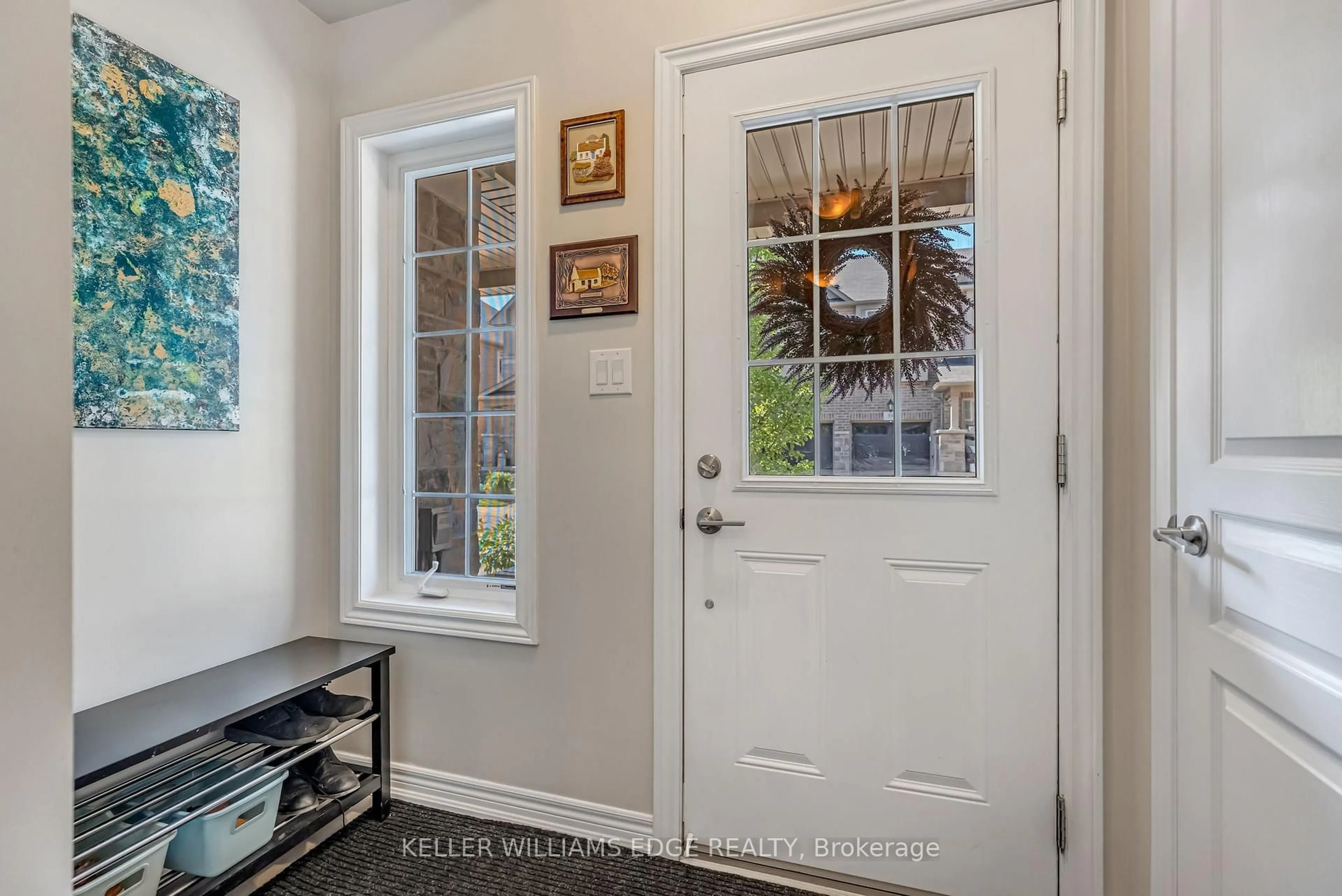 Indoor entryway for 215 Dundas St #27, Hamilton Ontario L8B 0X2