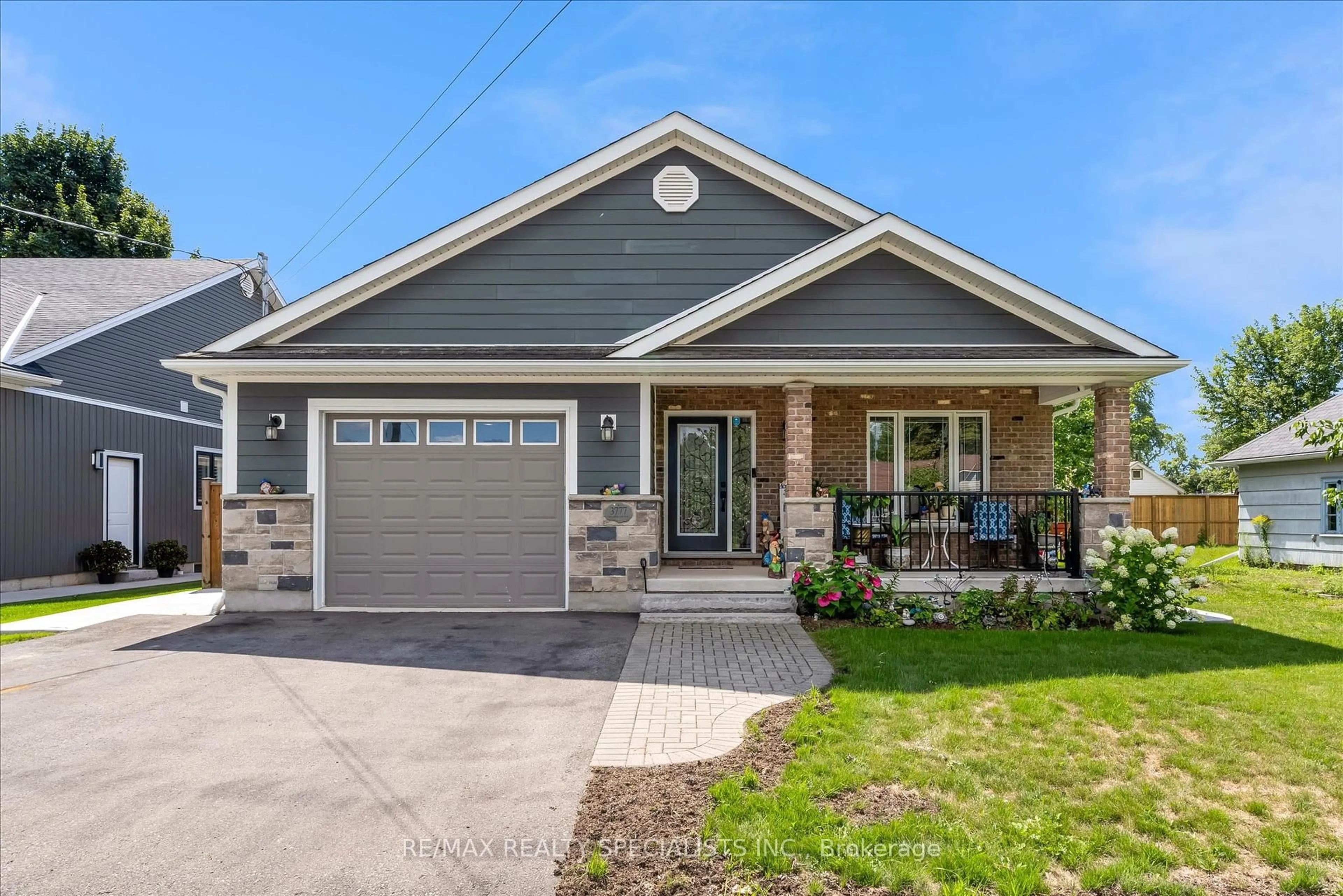 Home with vinyl exterior material, street for 3777 Mathewson Ave, Fort Erie Ontario L0S 1B0