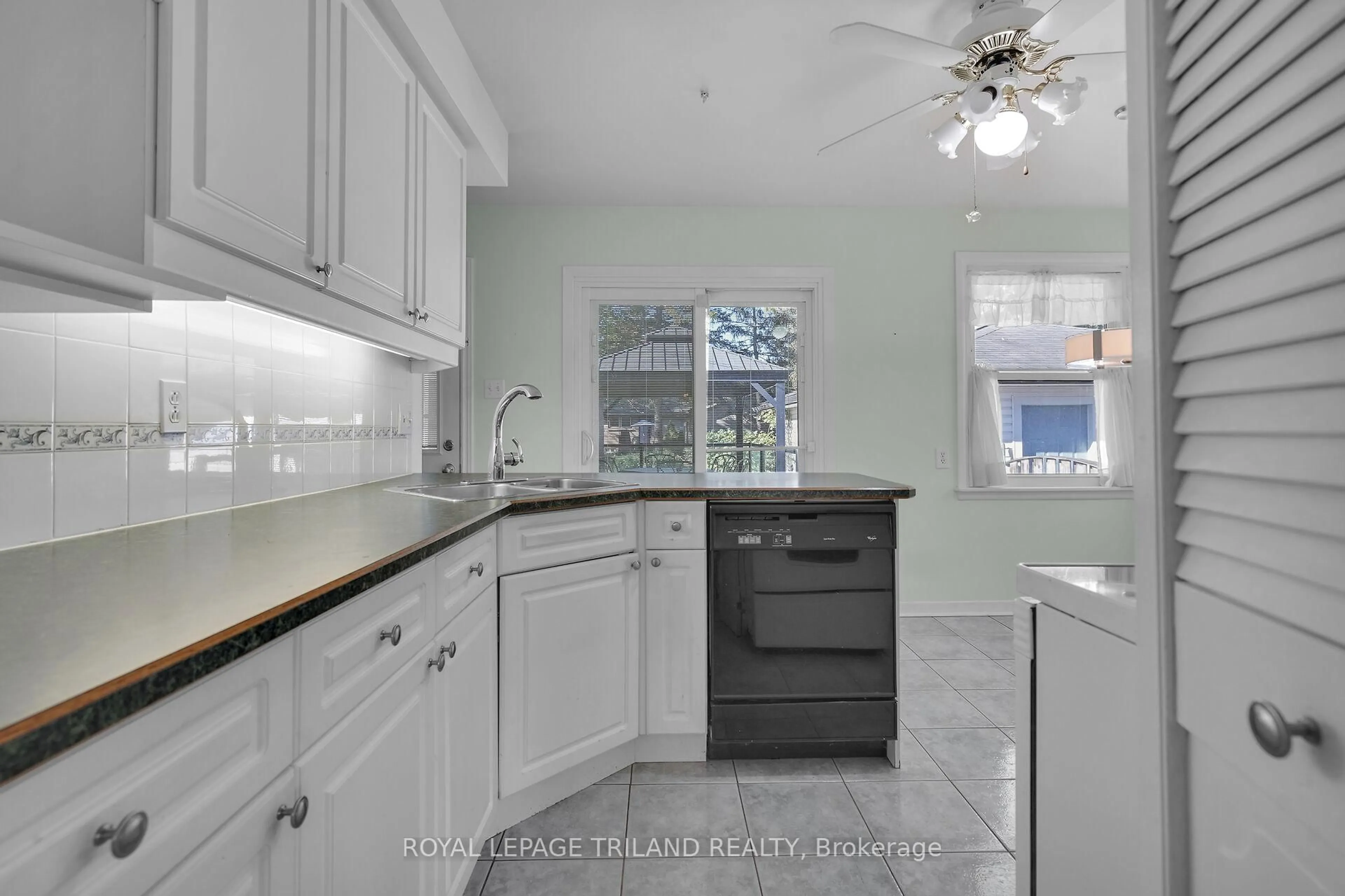 Standard kitchen, ceramic/tile floor for 21 LANGTON Rd, London East Ontario N5V 2L9