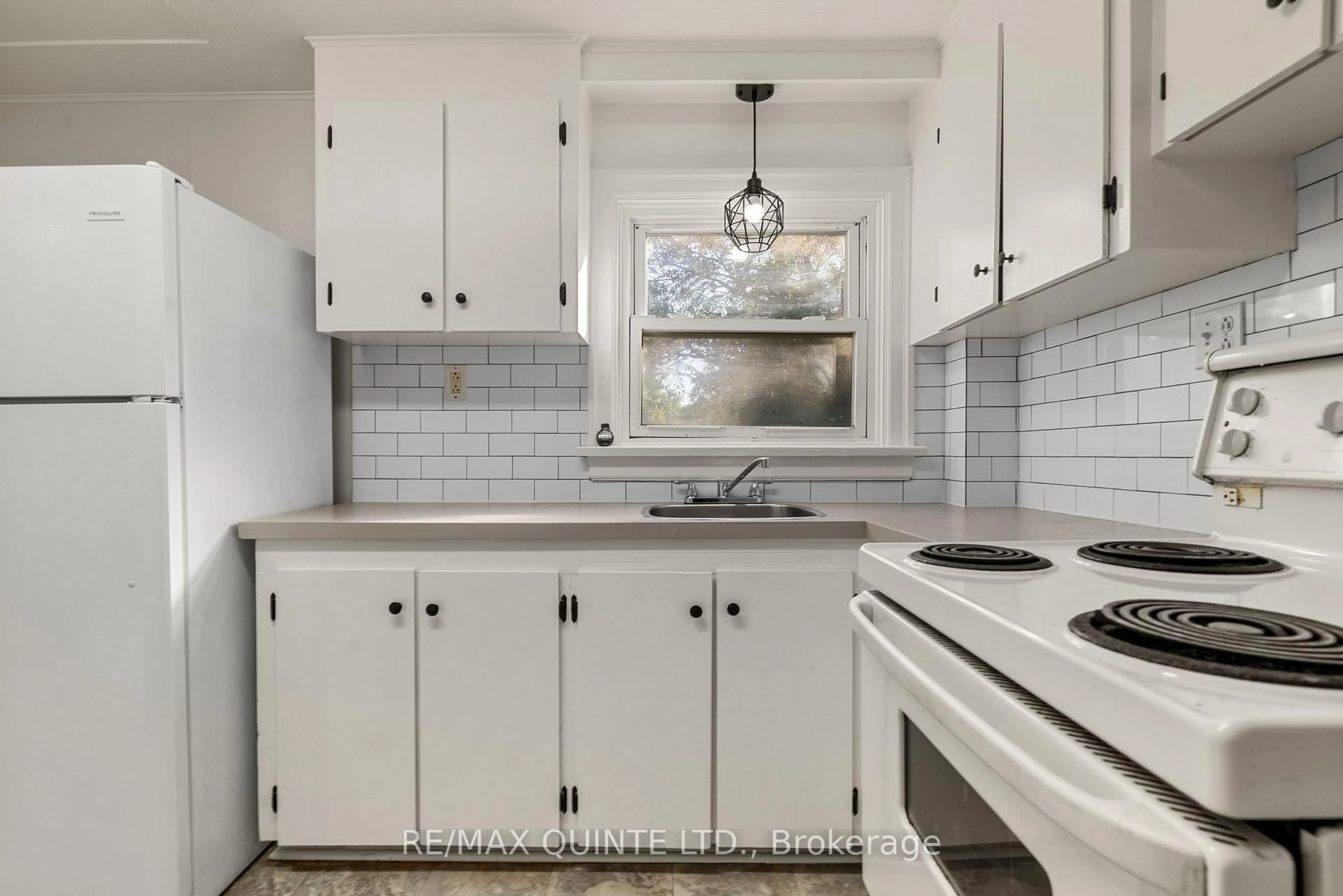 Standard kitchen, ceramic/tile floor for 7 Ritchie Ave, Belleville Ontario K8P 3V8