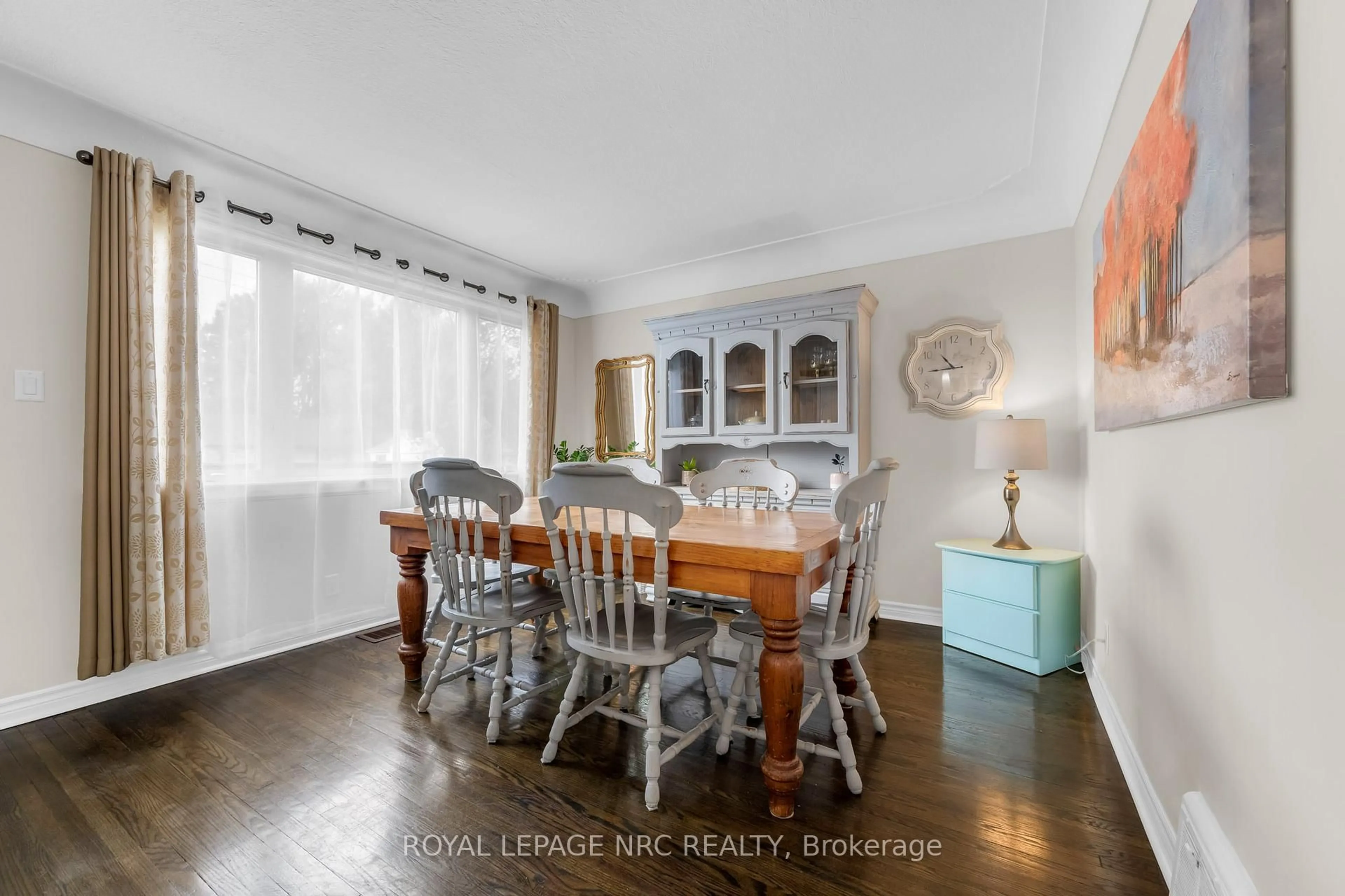 Dining room, wood/laminate floor for 475 East 38th St, Hamilton Ontario L8V 4G7