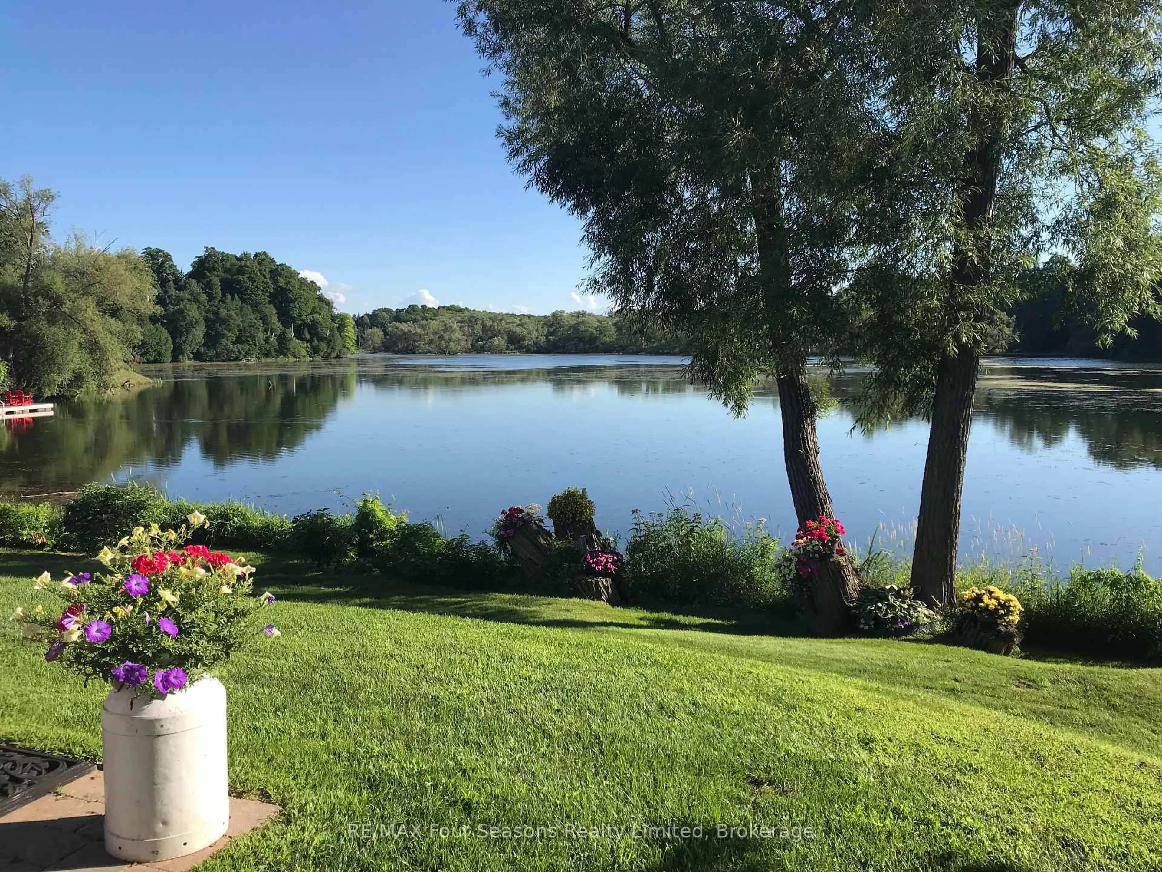 A pic from outside/outdoor area/front of a property/back of a property/a pic from drone, water/lake/river/ocean view for 59 King St #22, Blue Mountains Ontario N0H 2P0