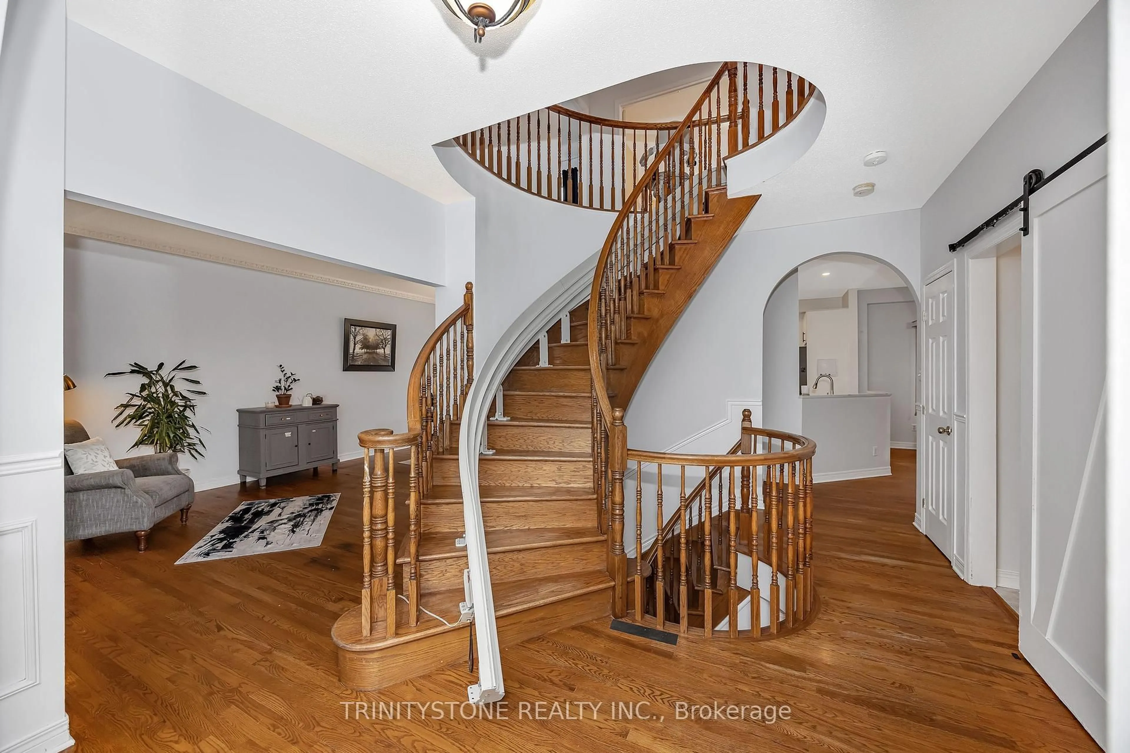 Indoor foyer for 6 Cinnabar Way, Stittsville Ontario K2S 1Y4