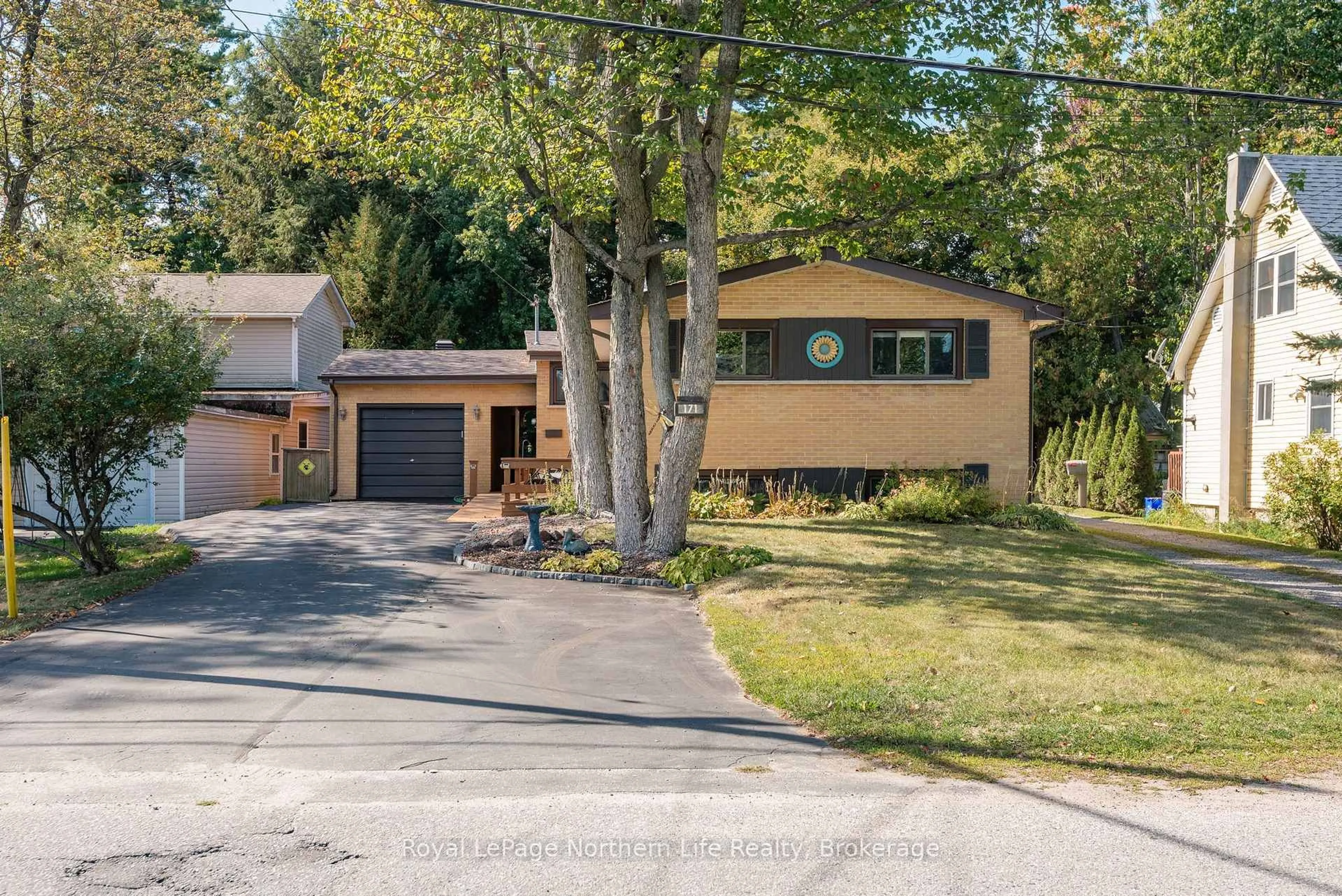Home with vinyl exterior material, street for 171 Campbell Ave, North Bay Ontario P1A 1W2