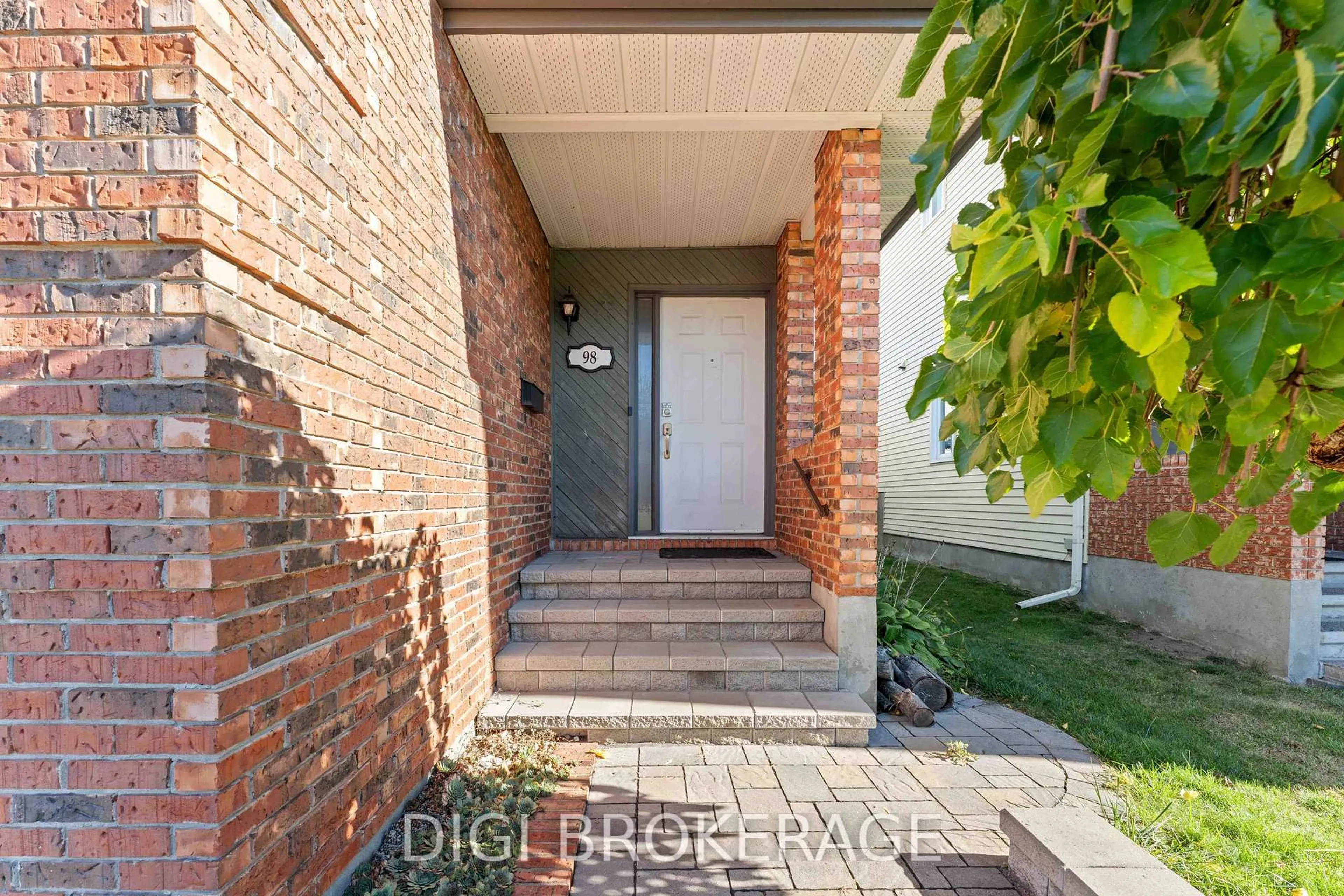 Unknown for 98 Gillespie Cres, Ottawa Ontario K1V 0J2