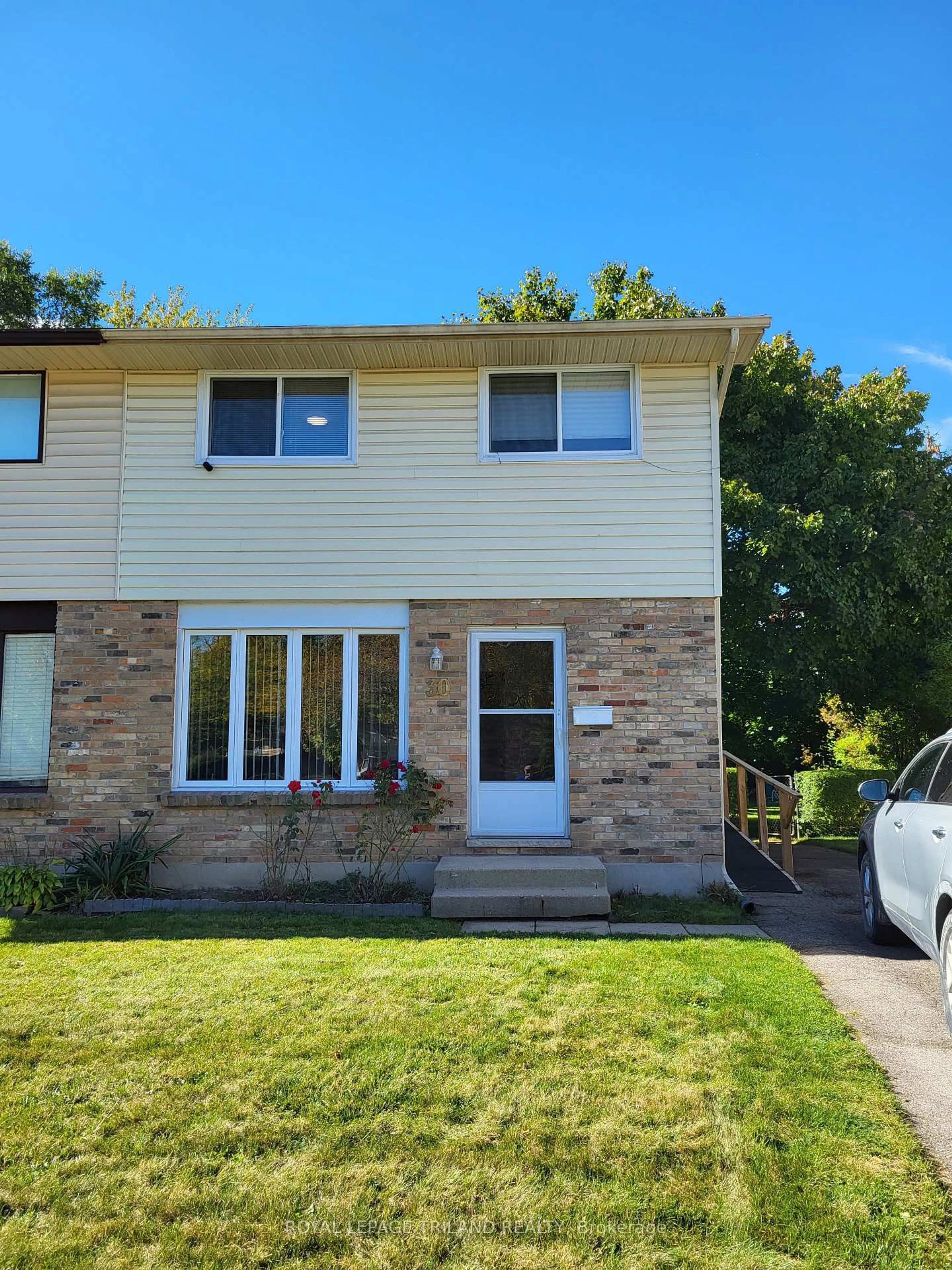 Home with vinyl exterior material, street for 30 Culver Crt, London East Ontario N5V 3E8