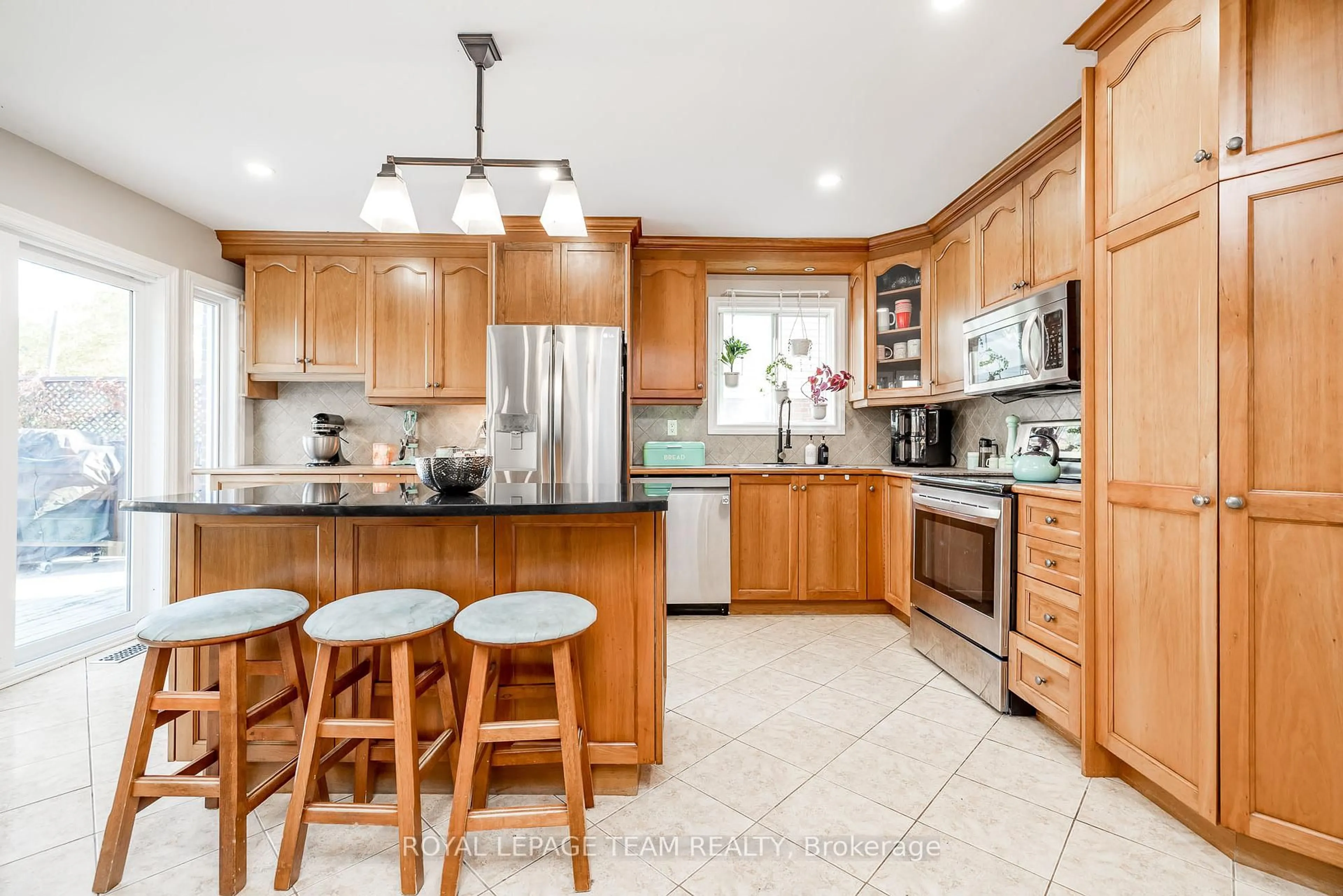 Open concept kitchen, ceramic/tile floor for 19 McLennan Way, Kanata Ontario K2L 2N1