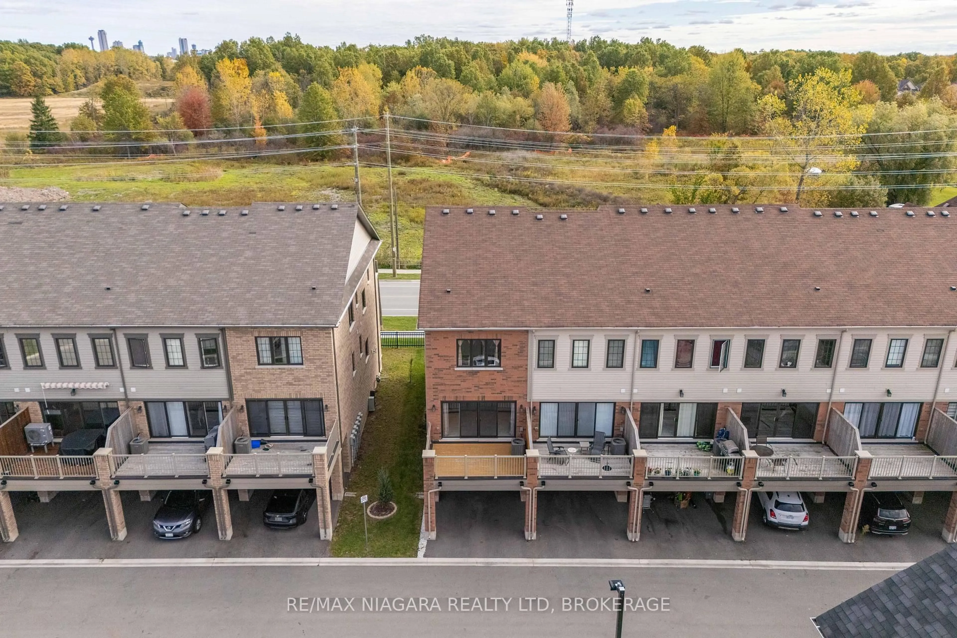 A pic from outside/outdoor area/front of a property/back of a property/a pic from drone, water/lake/river/ocean view for 8317 Mulberry Dr #35, Niagara Falls Ontario L2H 3S9