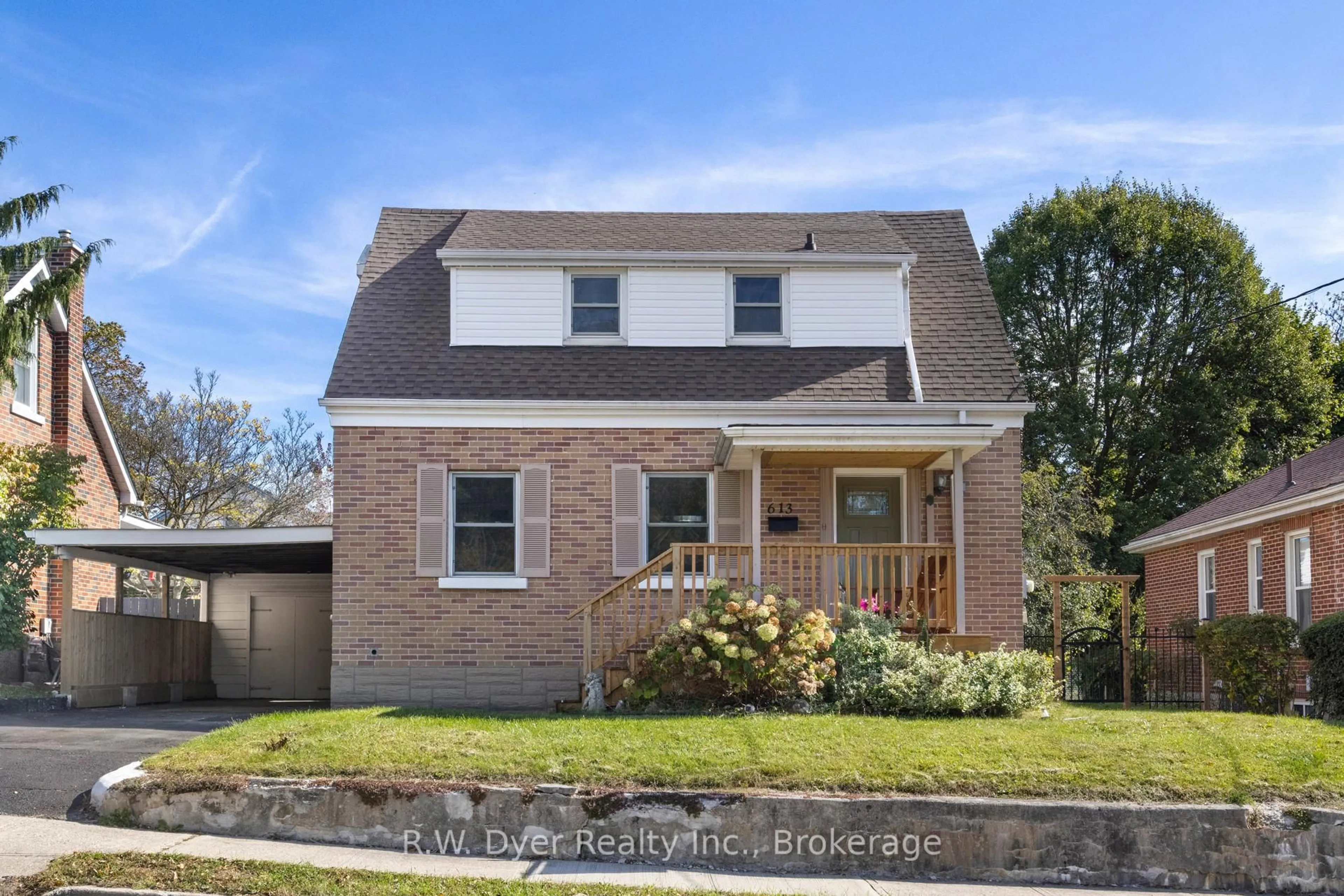 Home with brick exterior material, street for 613 Lowther St, Cambridge Ontario N3H 1Z5