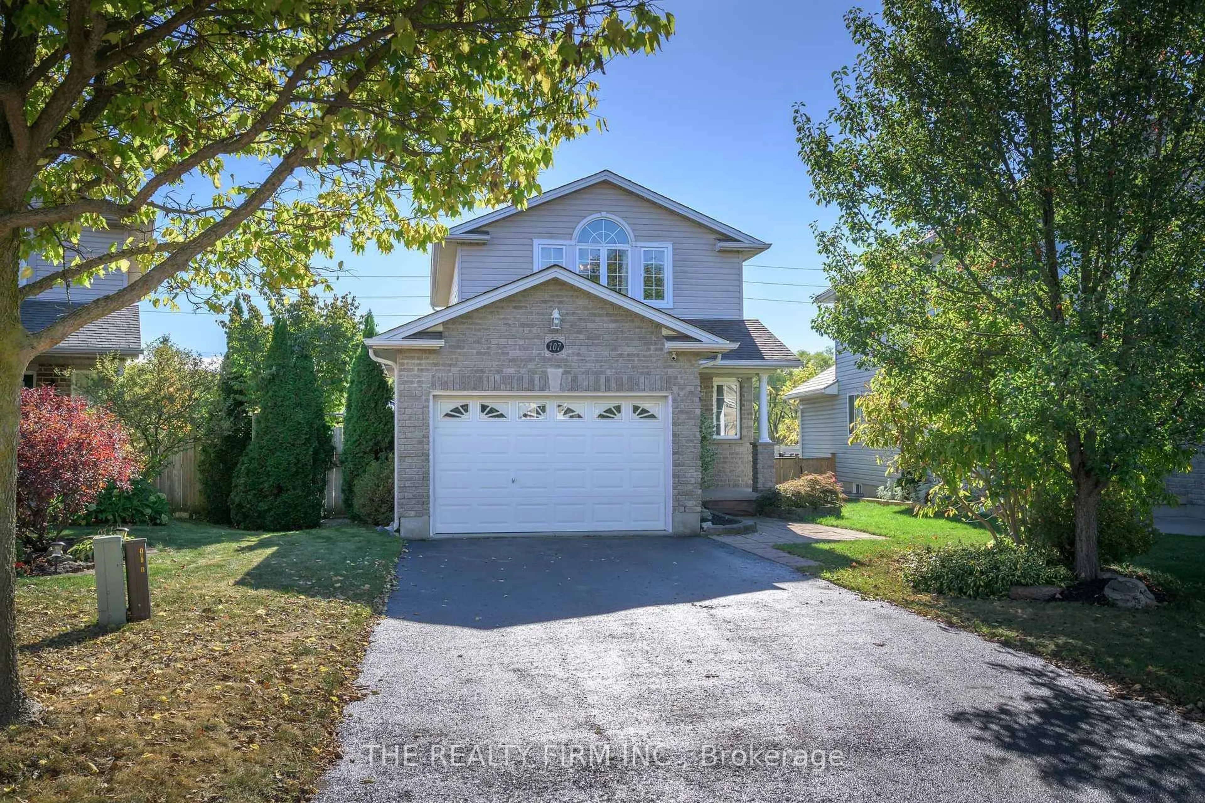 Home with vinyl exterior material, street for 107 Loggers Grve, London East Ontario N5W 6G5