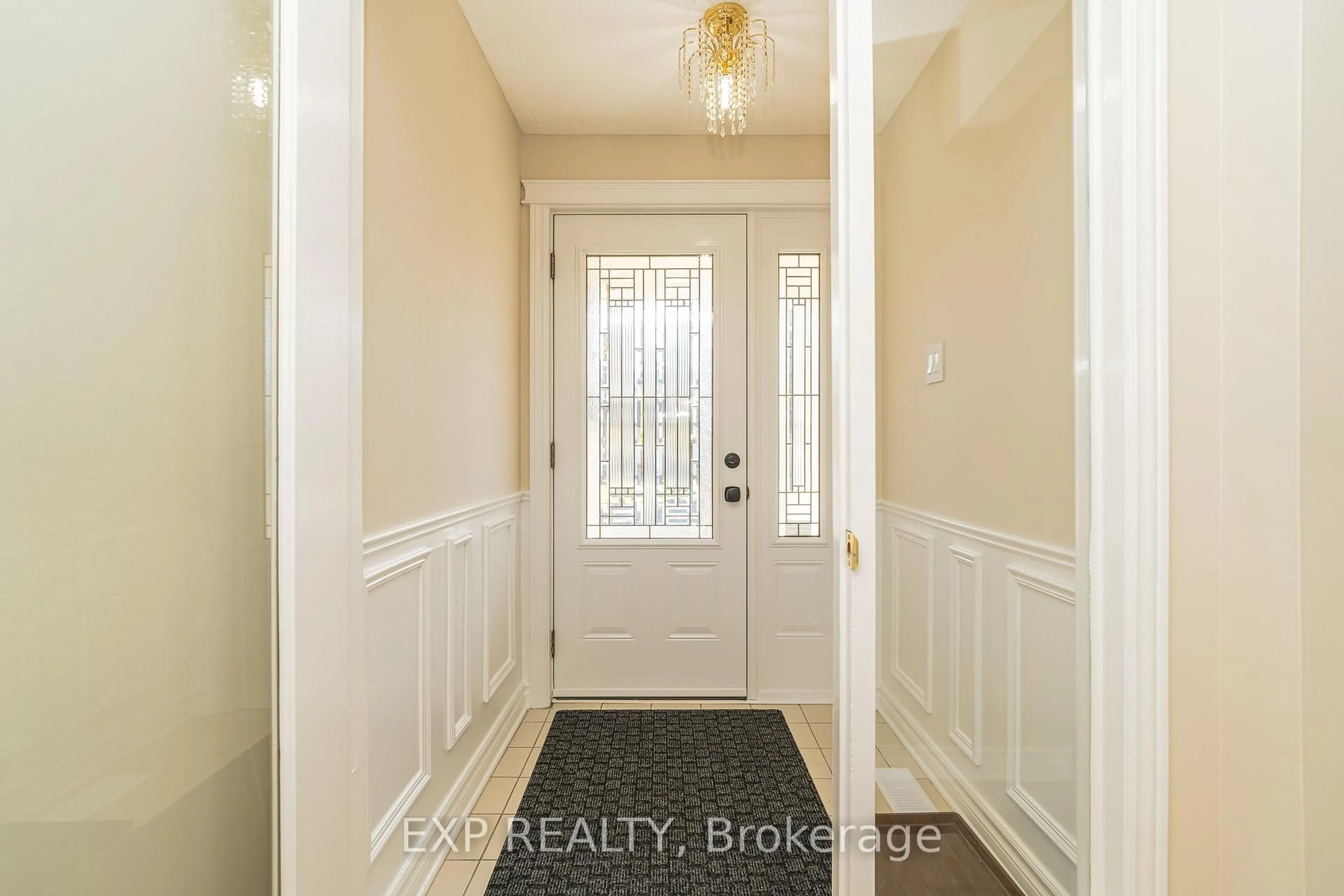Indoor entryway for 32 Maple View Cres, Ottawa Ontario K2G 5J6