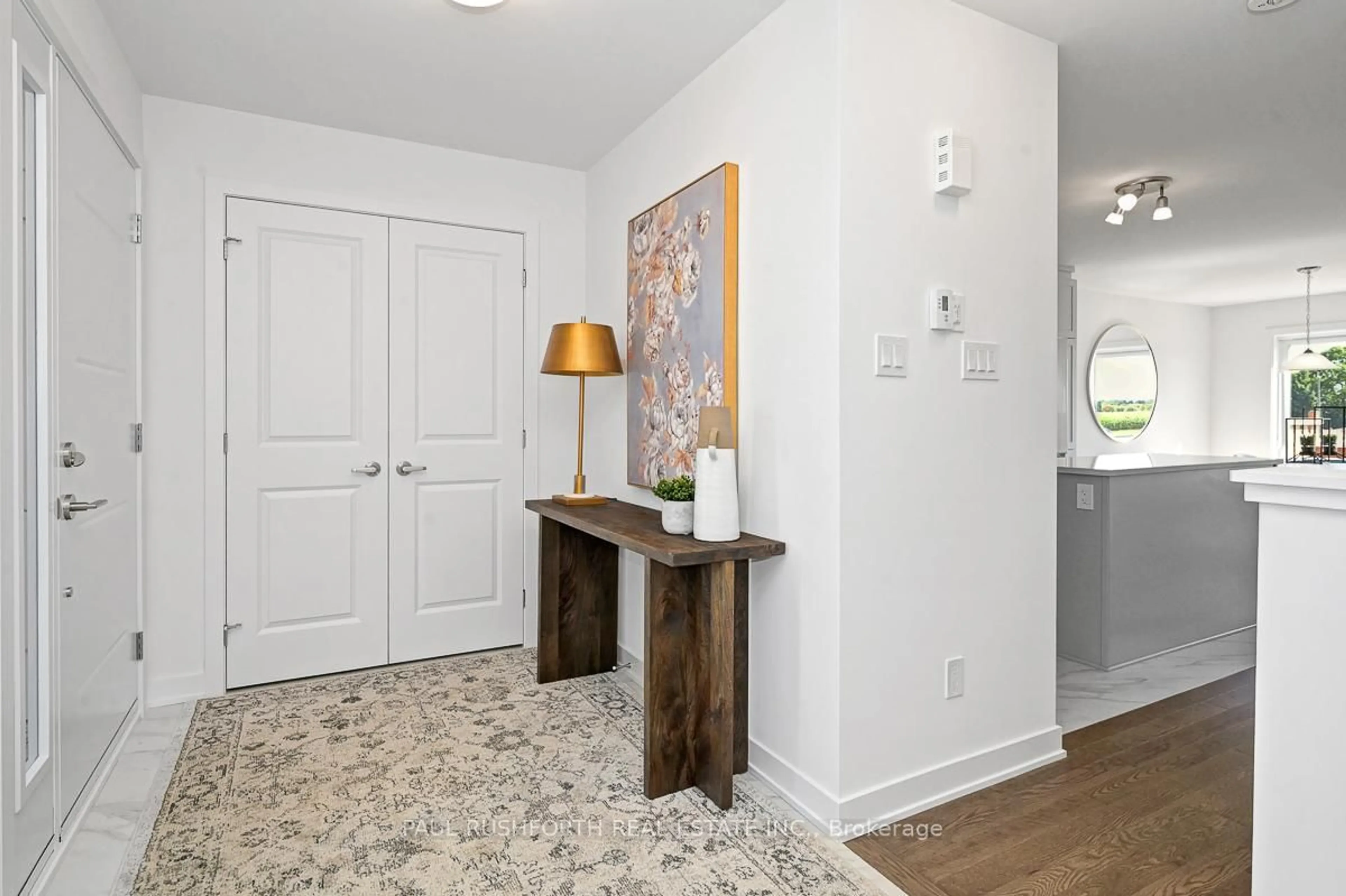 Indoor entryway for 225 Peacock Dr, Russell Ontario K4R 0A1