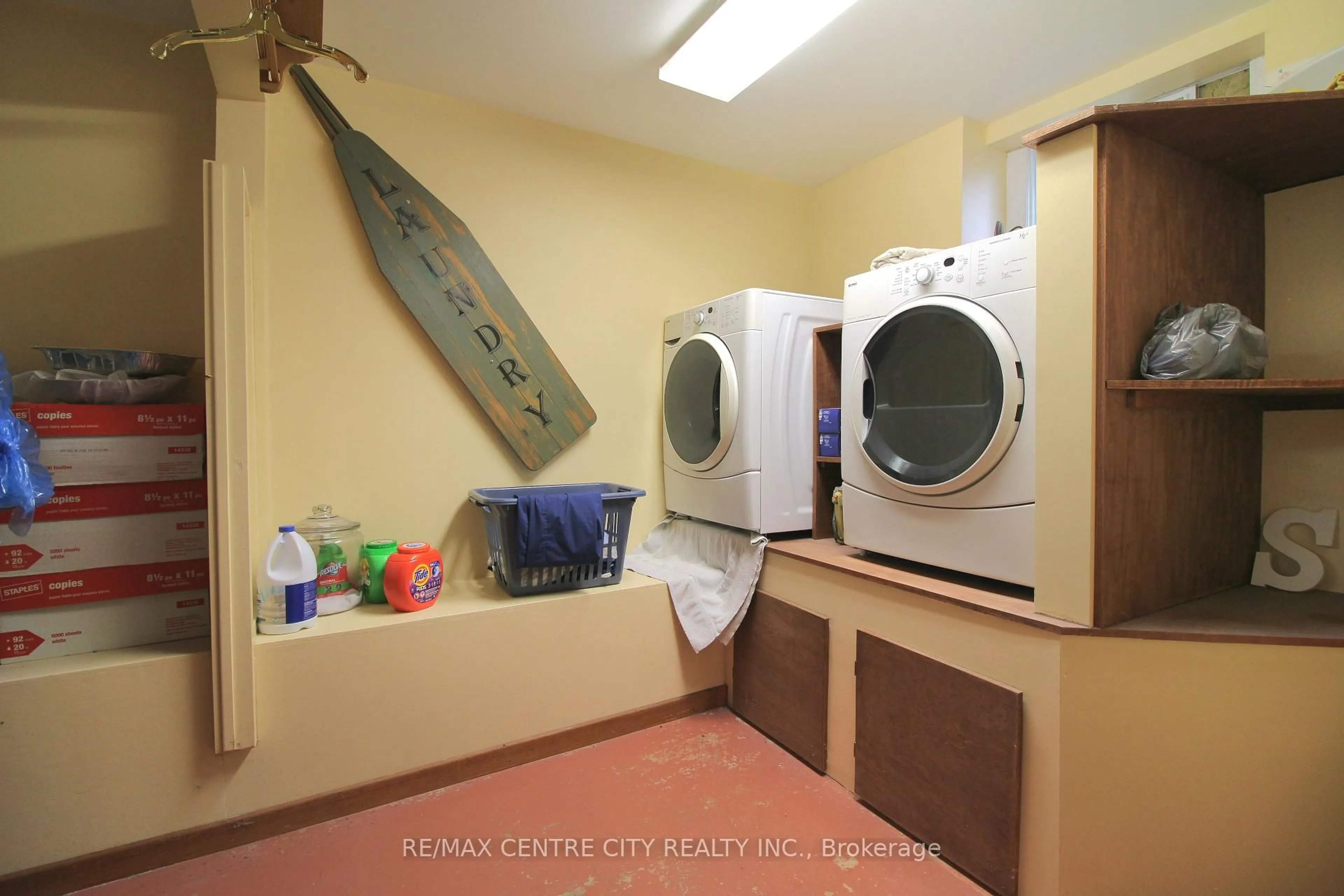 Laundry room for 12 Chester St, St. Thomas Ontario N5R 1T8