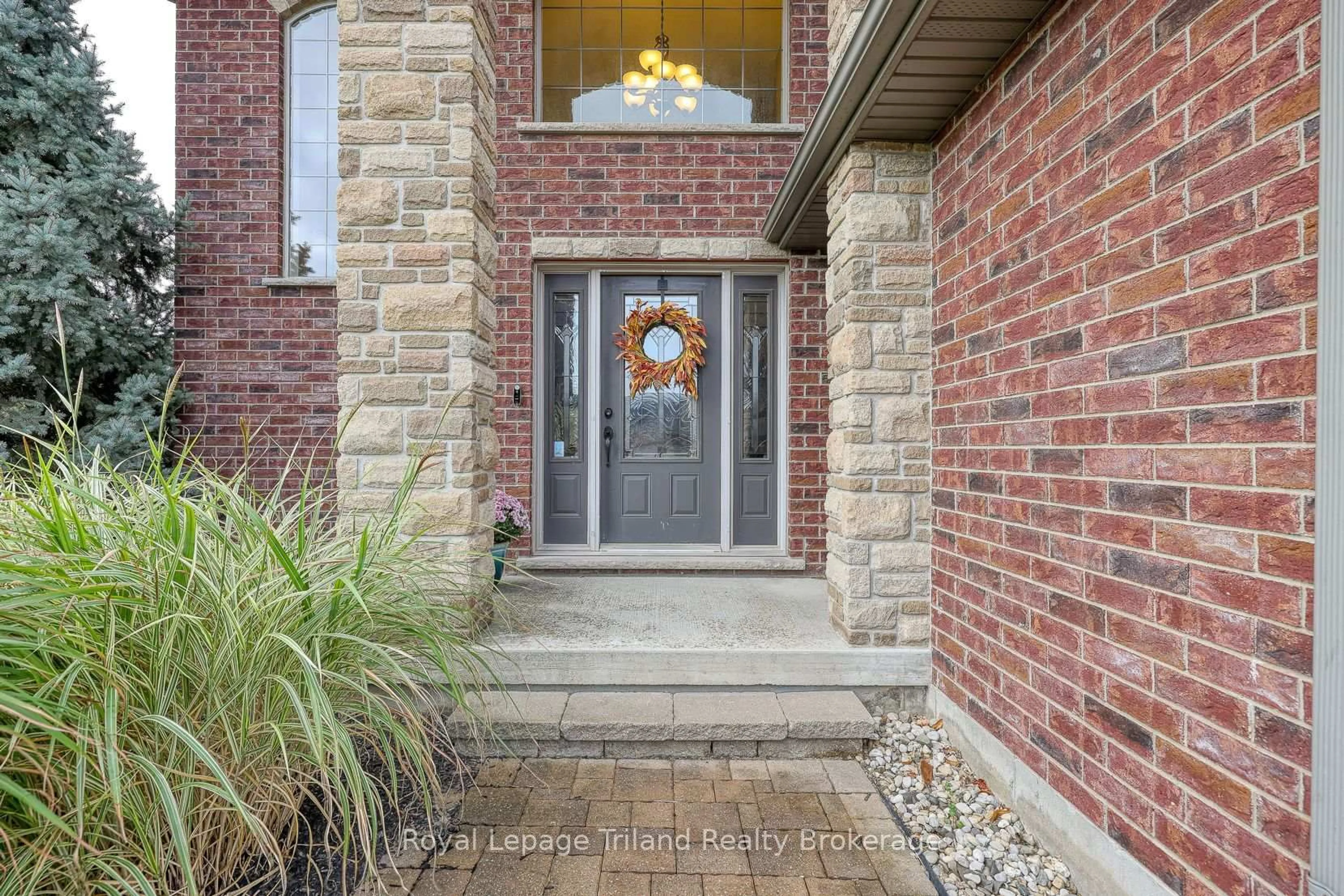 Indoor entryway for 140 Cardinal Dr, Woodstock Ontario N4T 0B2