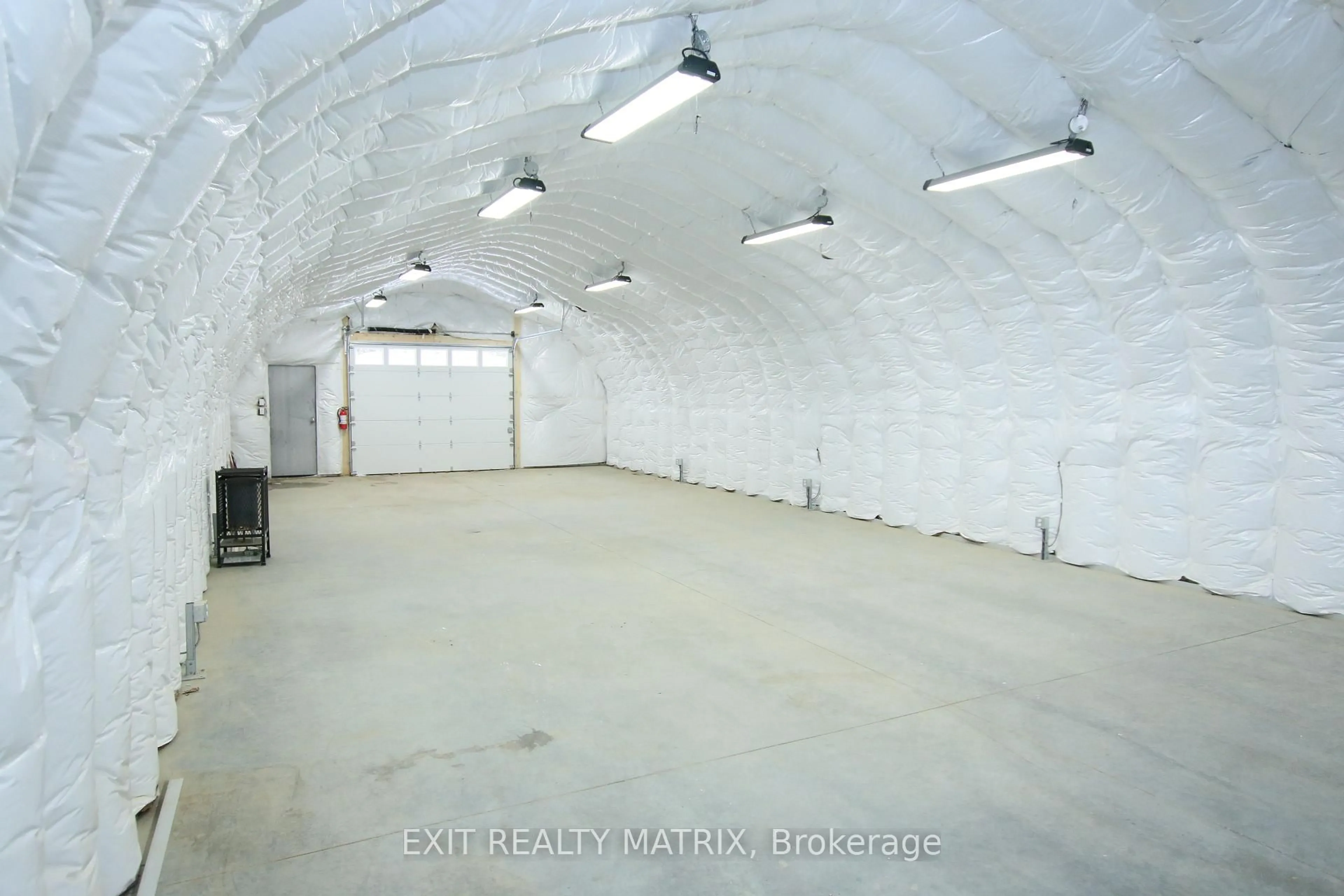 A pic of a room for 1429 Meadow Dr, Ottawa Ontario K4P 1B1