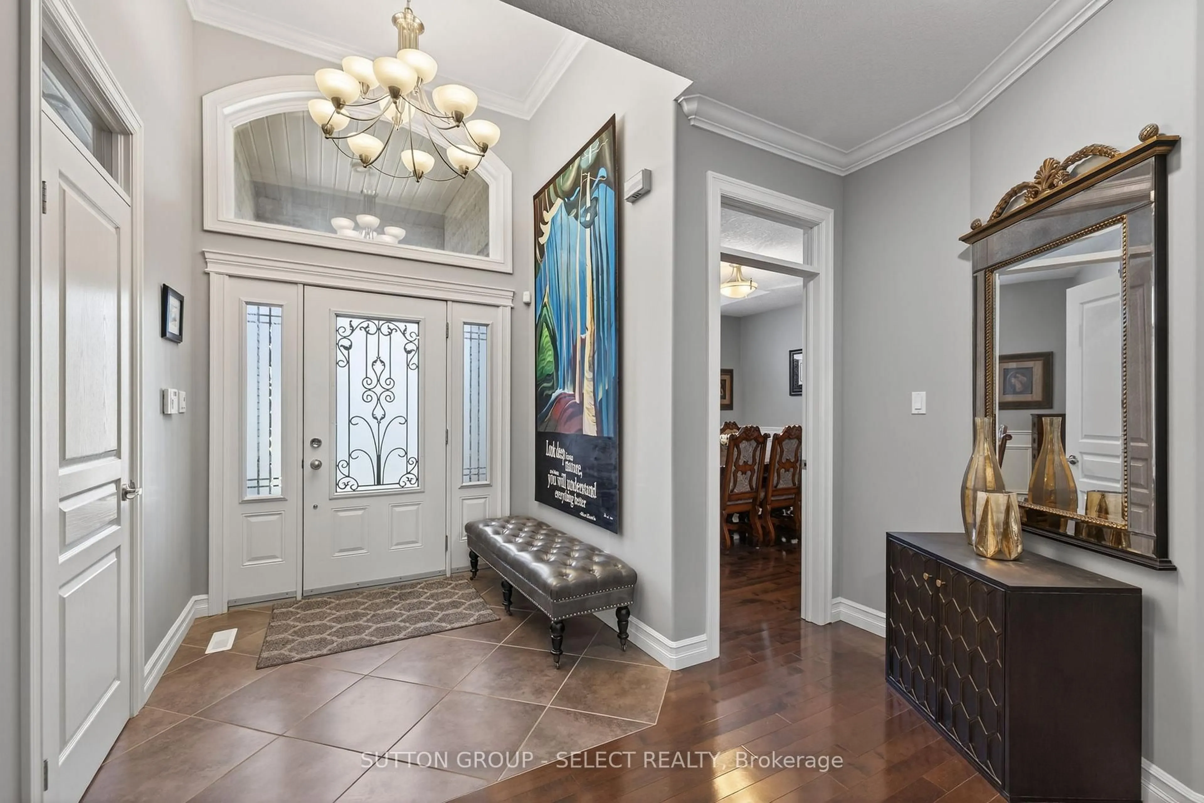 Indoor entryway for 3383 Pioneer Pkwy, London South Ontario N6P 0A8