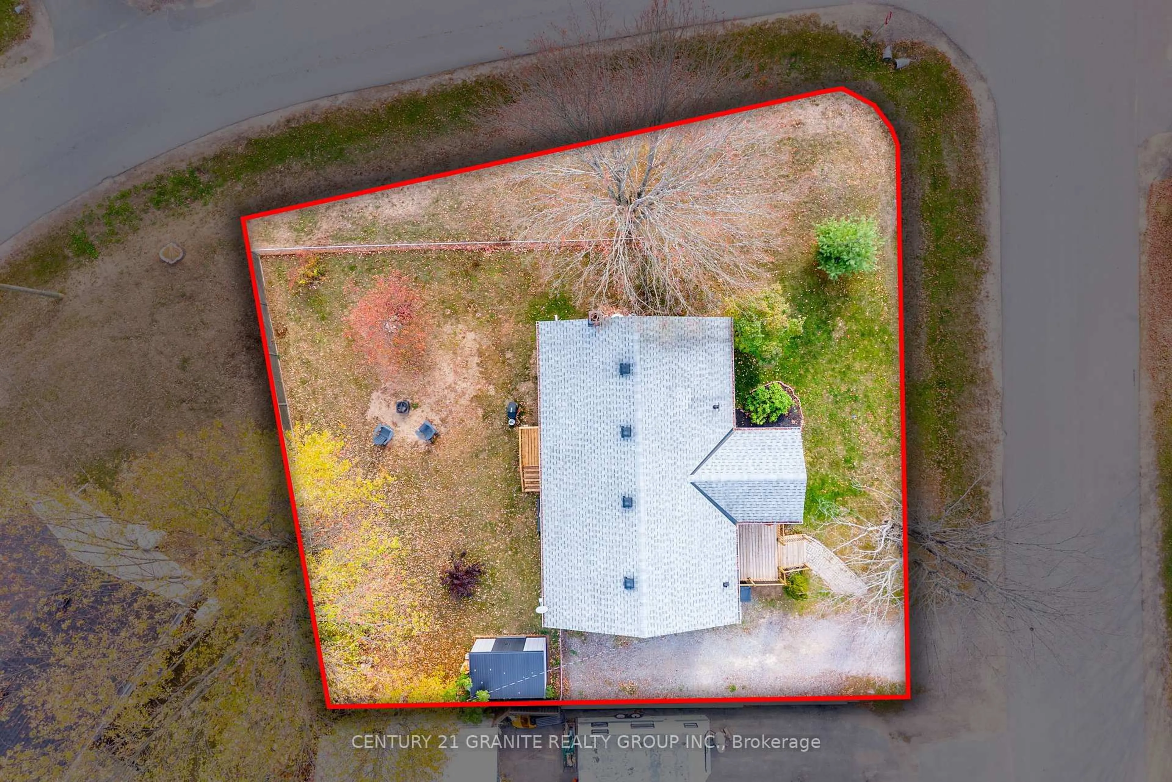 A pic from outside/outdoor area/front of a property/back of a property/a pic from drone, building for 31 Sprucedale St, Highlands East Ontario K0L 1M0