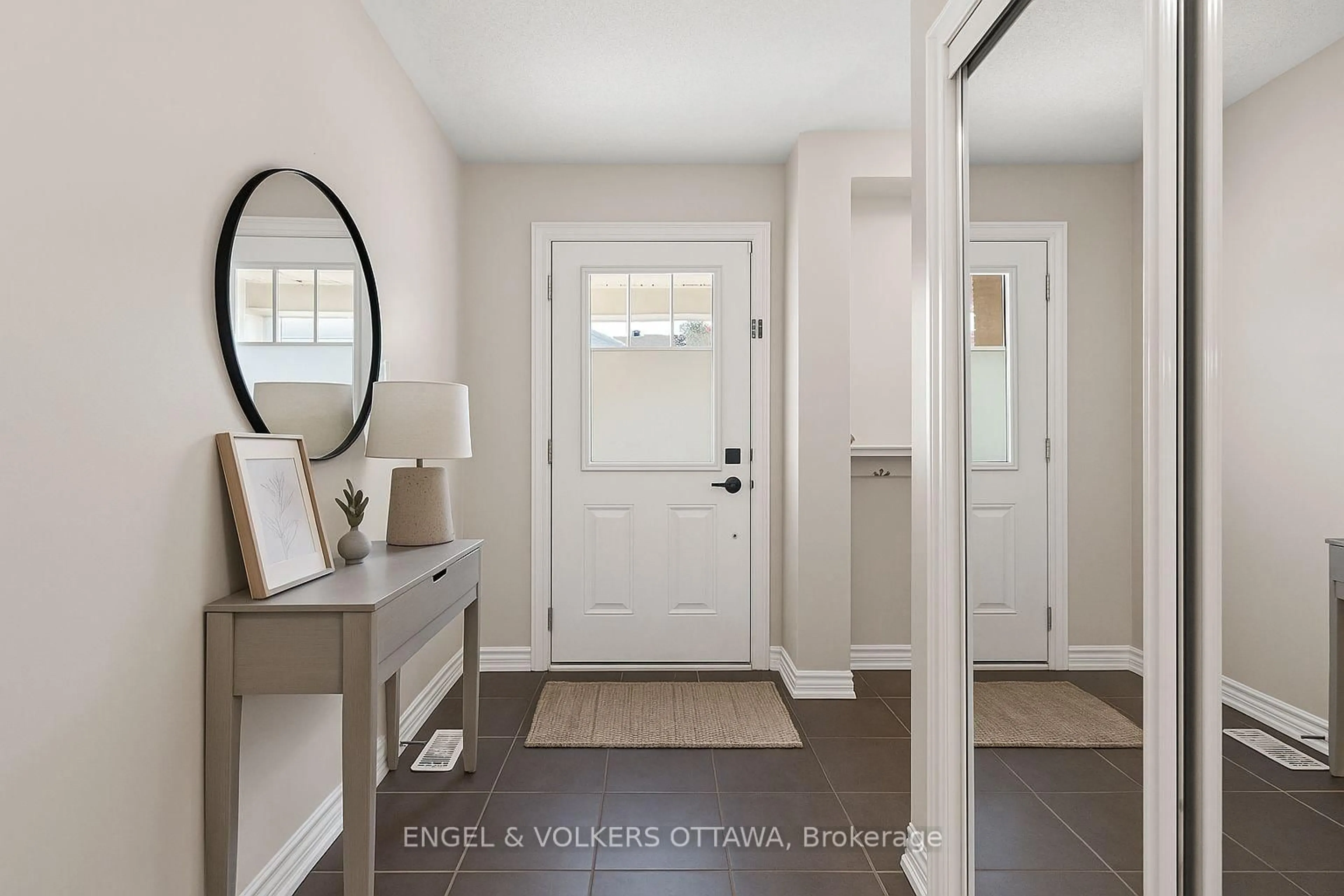 Indoor entryway for 308 Song Sparrow St, Ottawa Ontario K2J 5W5