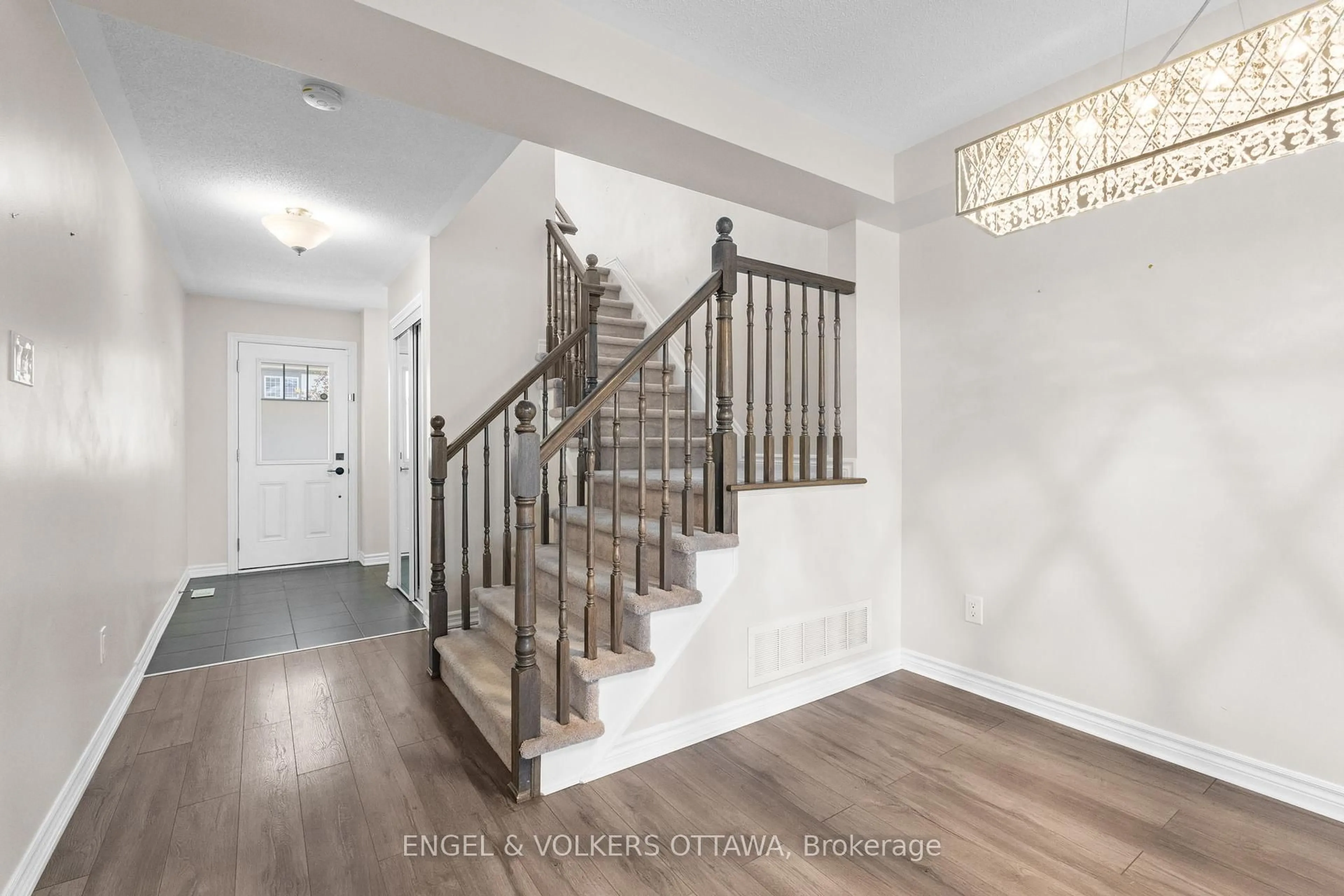Unknown for 308 Song Sparrow St, Ottawa Ontario K2J 5W5