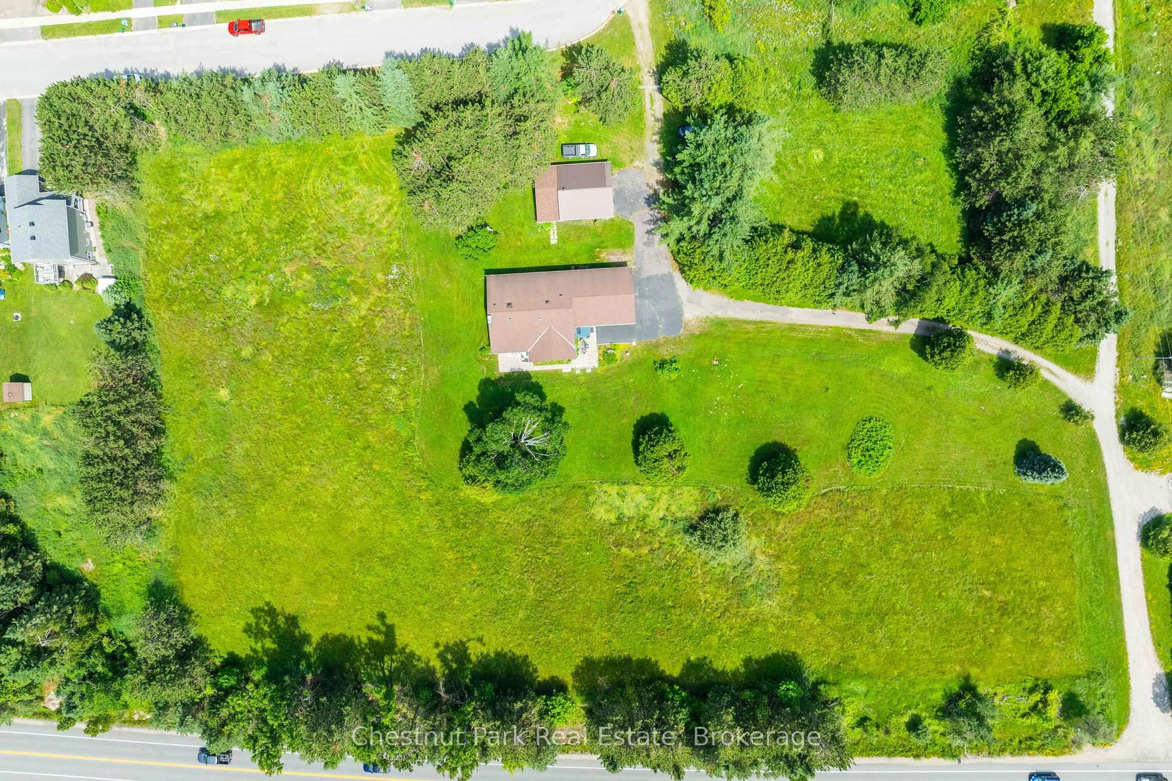 A pic from outside/outdoor area/front of a property/back of a property/a pic from drone, unknown for 8 Dandelion Lane, Bracebridge Ontario P1L 1W8