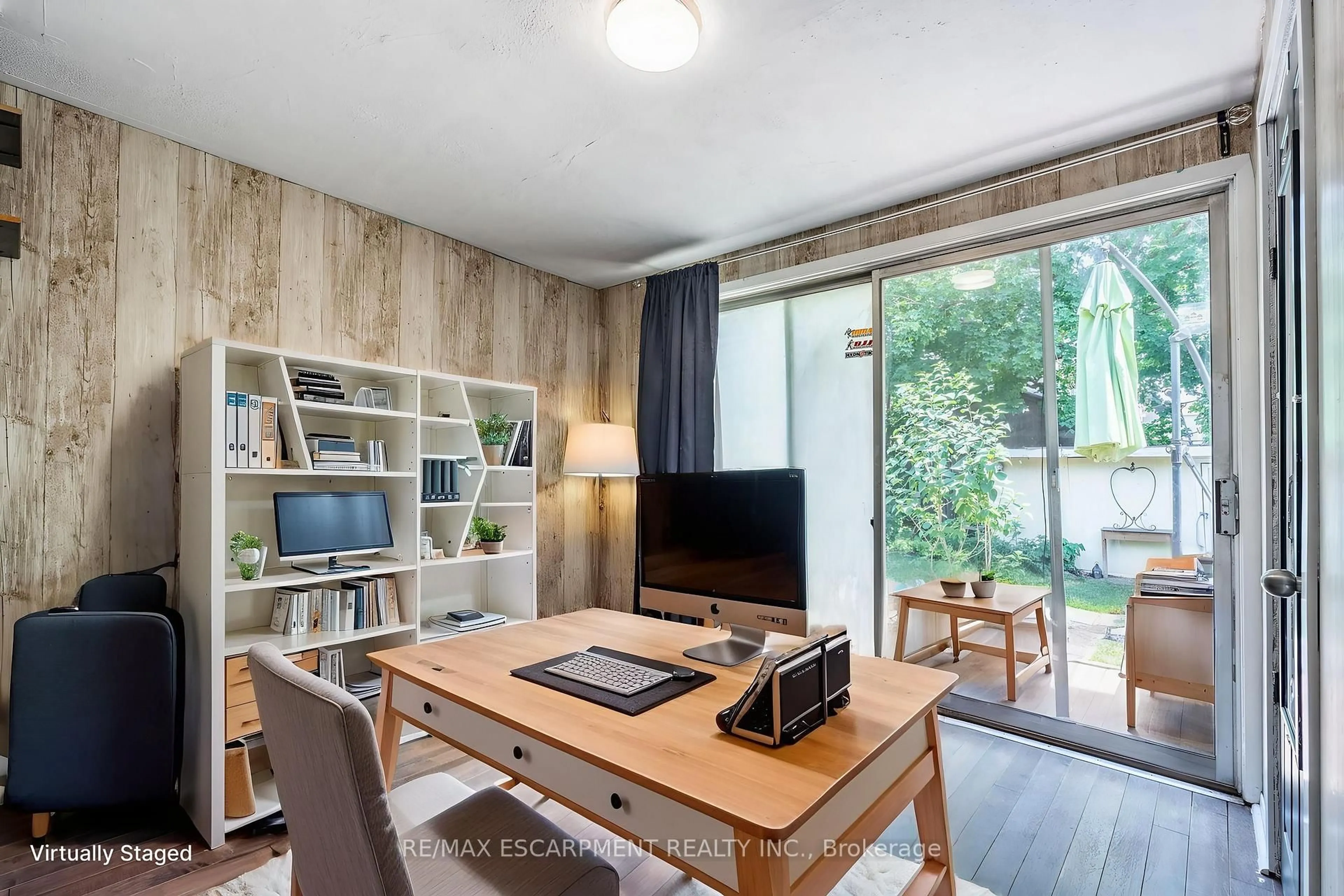 A pic of a room for 52 Connaught Ave, Hamilton Ontario L8L 6Y8
