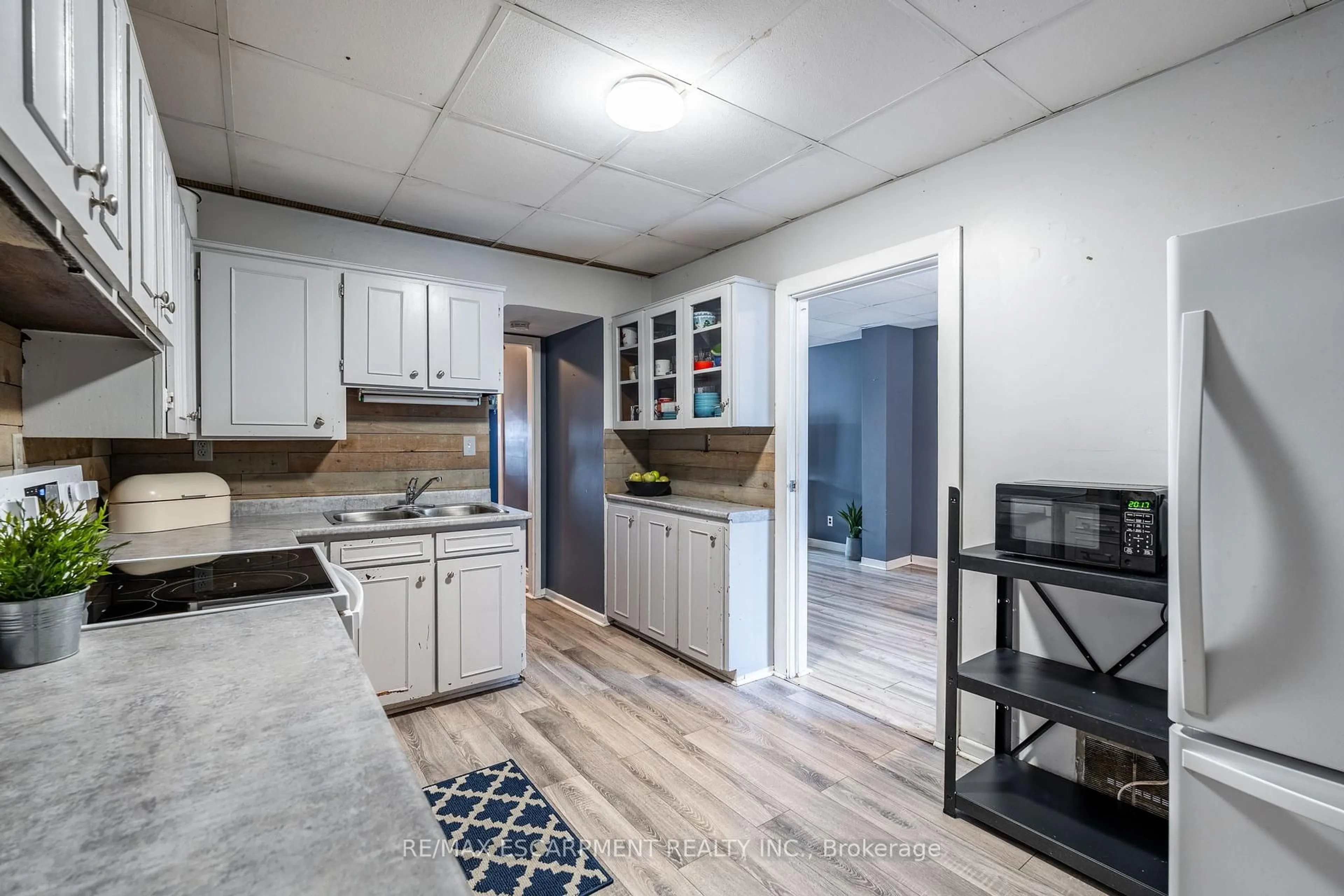 Open concept kitchen, unknown for 52 Connaught Ave, Hamilton Ontario L8L 6Y8