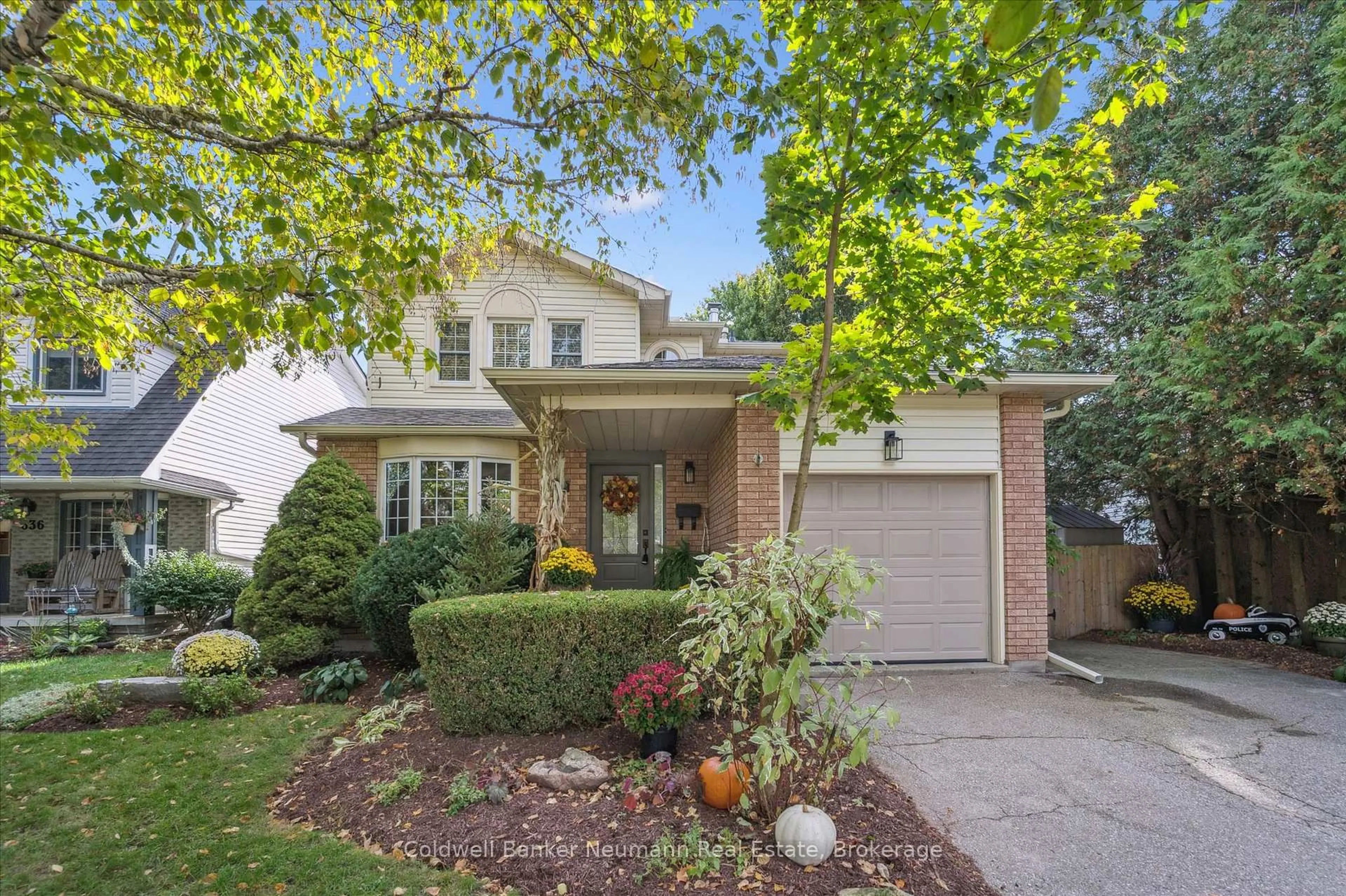 Unknown for 638 Holman Cres, Centre Wellington Ontario N1M 3M1
