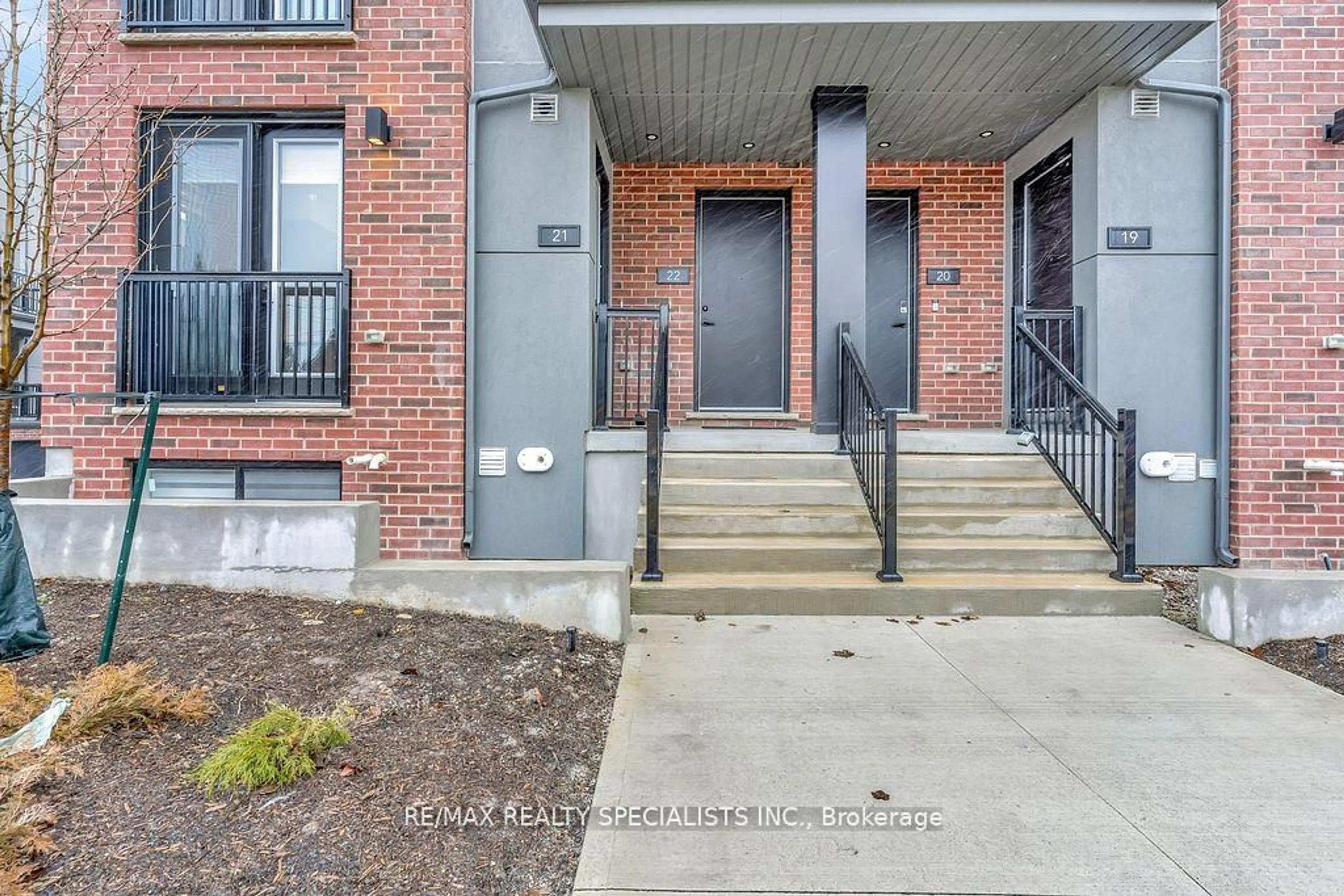 Unknown for 99 Roger St #21, Waterloo Ontario N2J 1A4