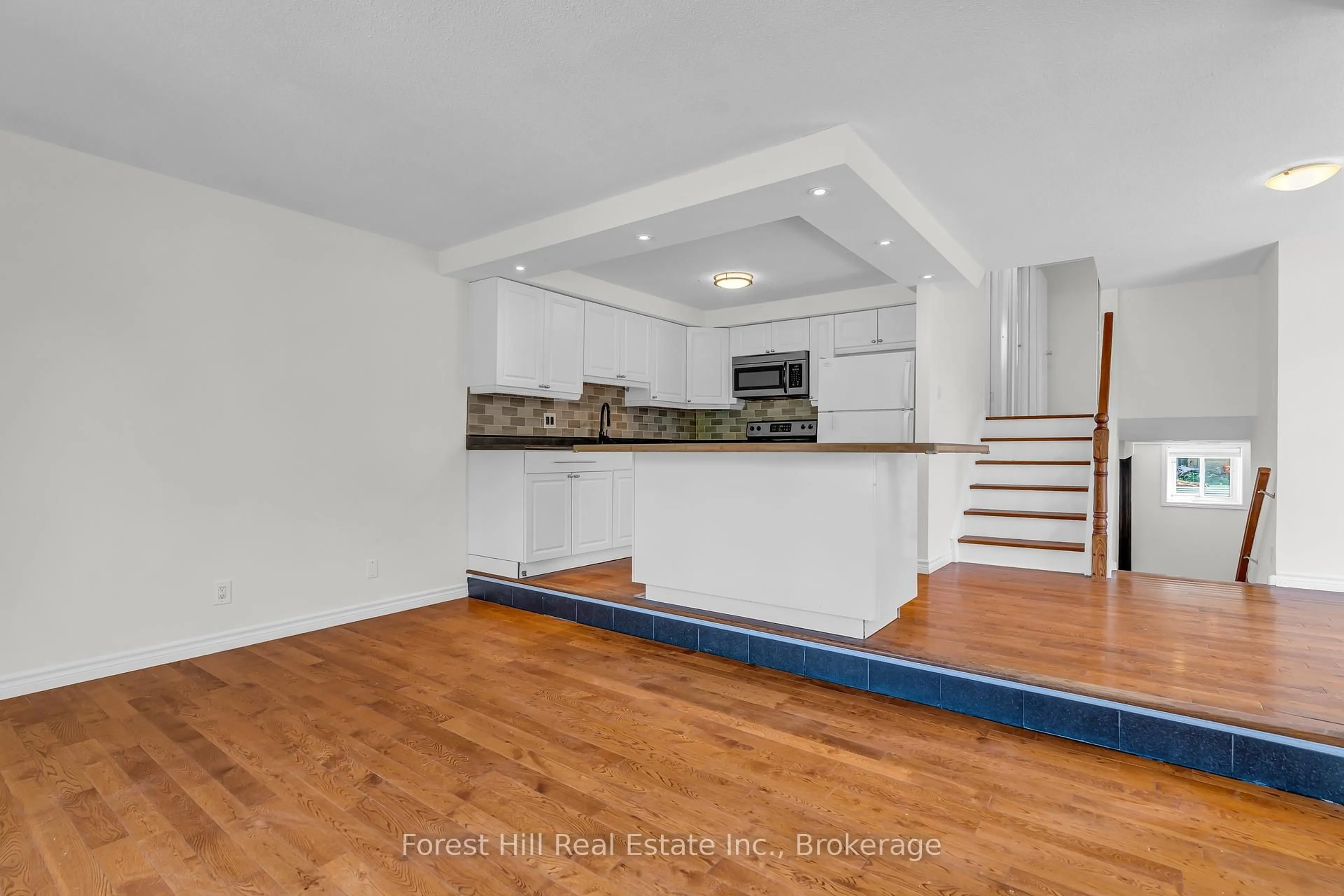Open concept kitchen, unknown for 15 Homestead Pl, Kitchener Ontario N2N 1Z1